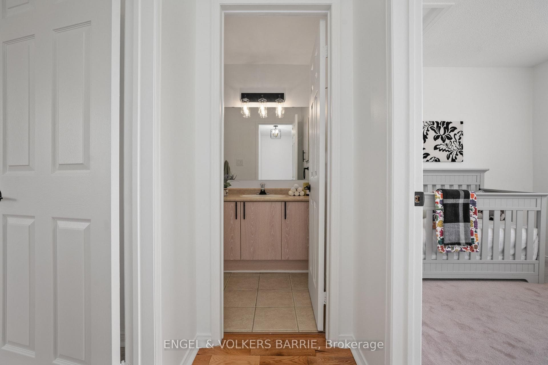 110 Leslie Avenue photo 22