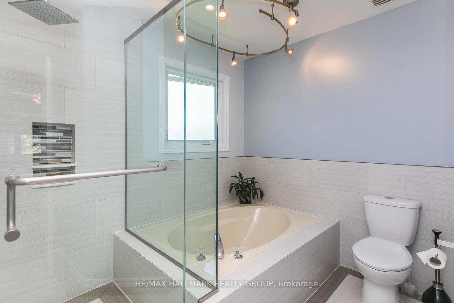 382 Pauline Charron Place photo 28
