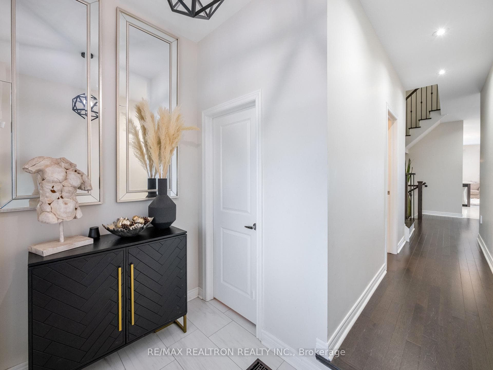 71 Algeo Way photo 3