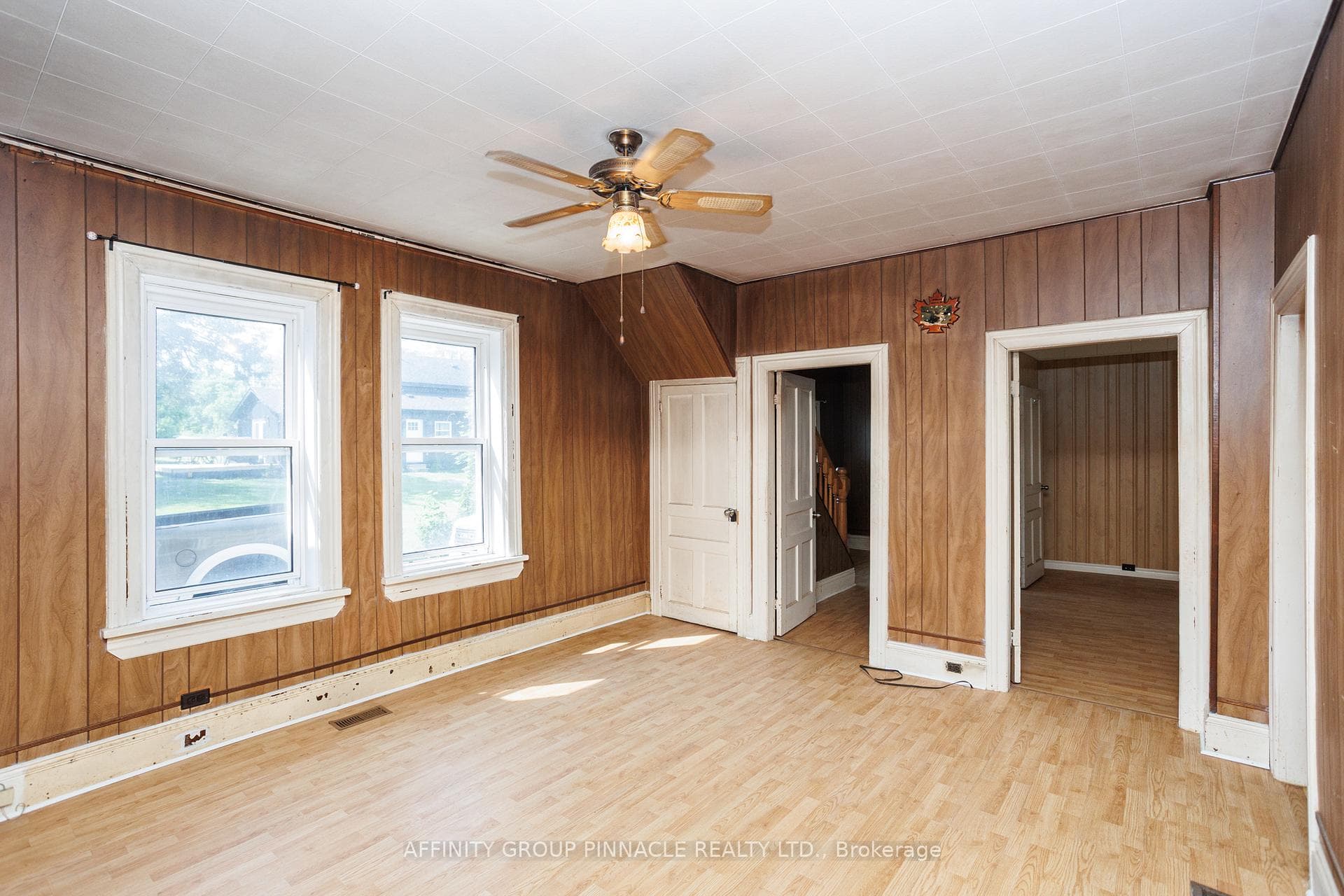 1850 Victoria Road photo 24