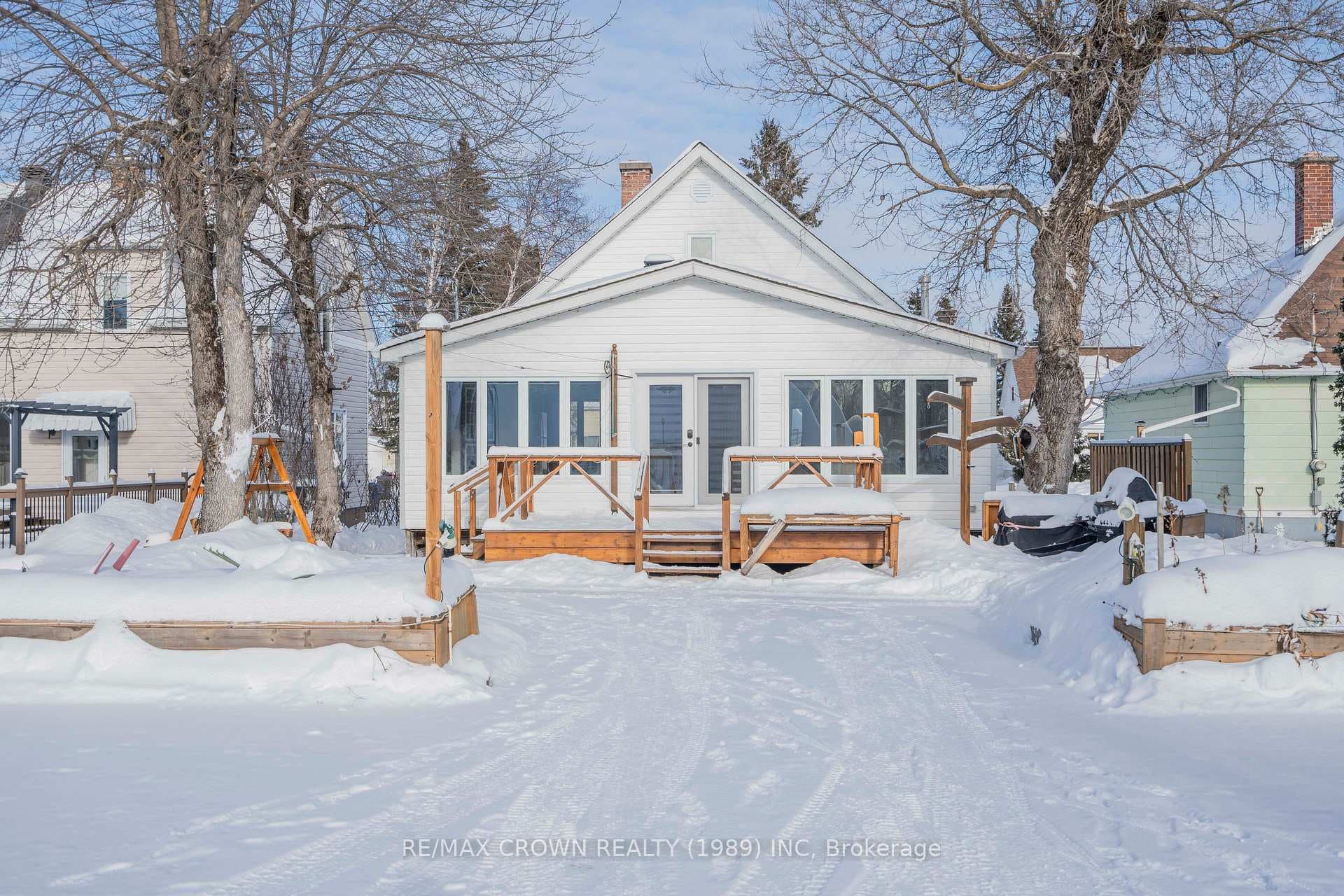 63 Bowman Avenue photo 4