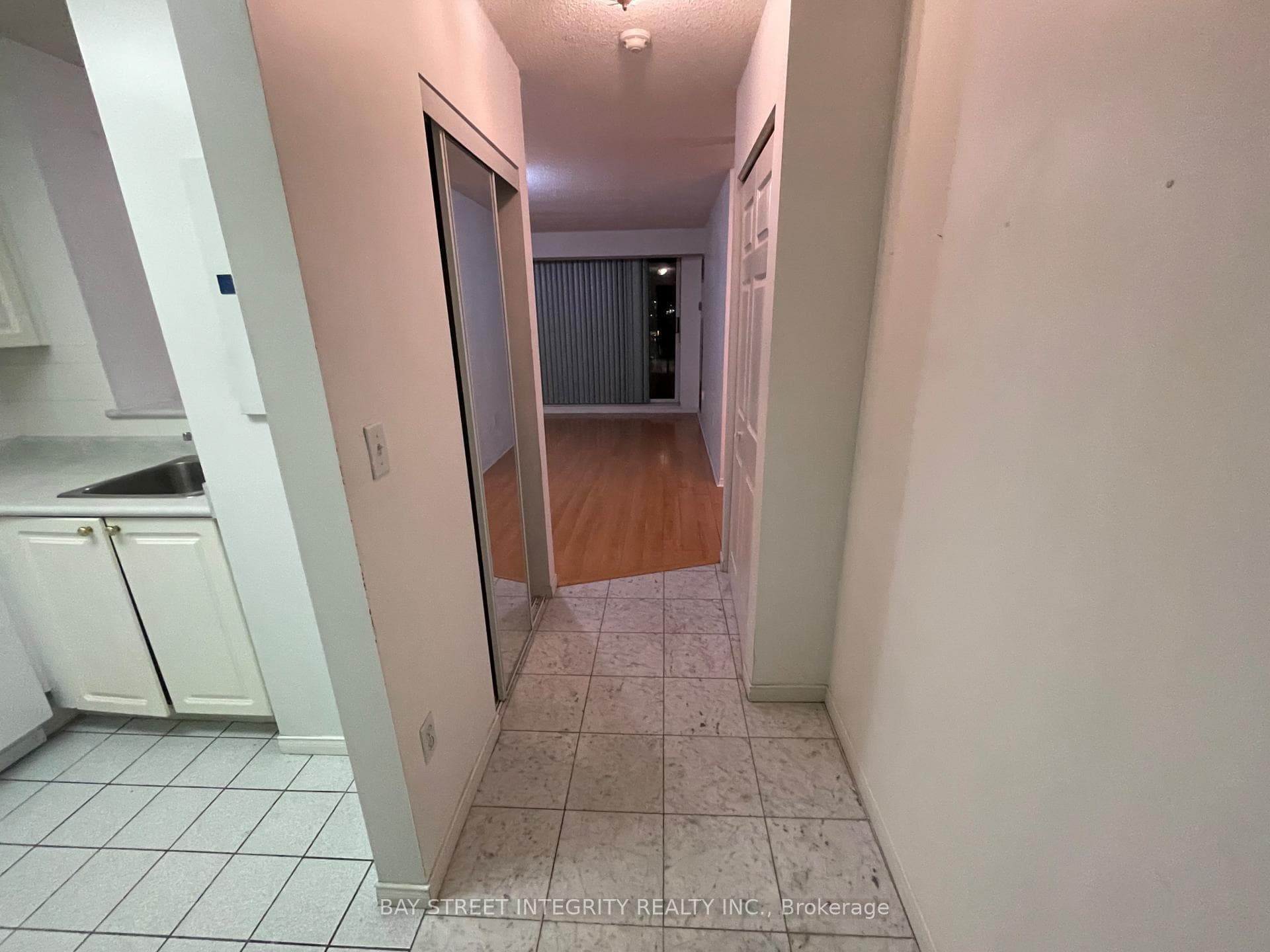 8 Pemberton Avenue Unit 709 photo 4