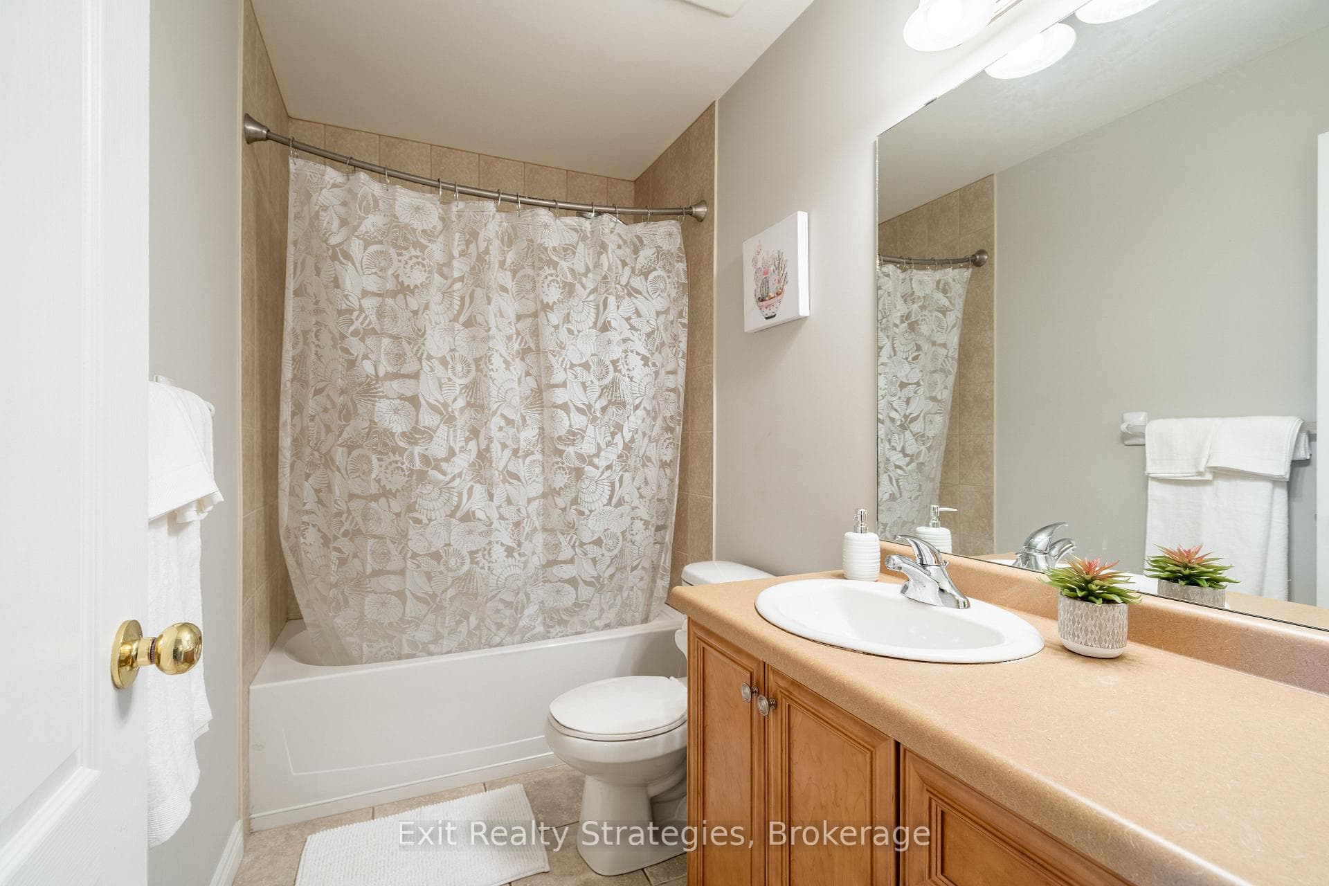 15 Marina Point Crescent photo 25