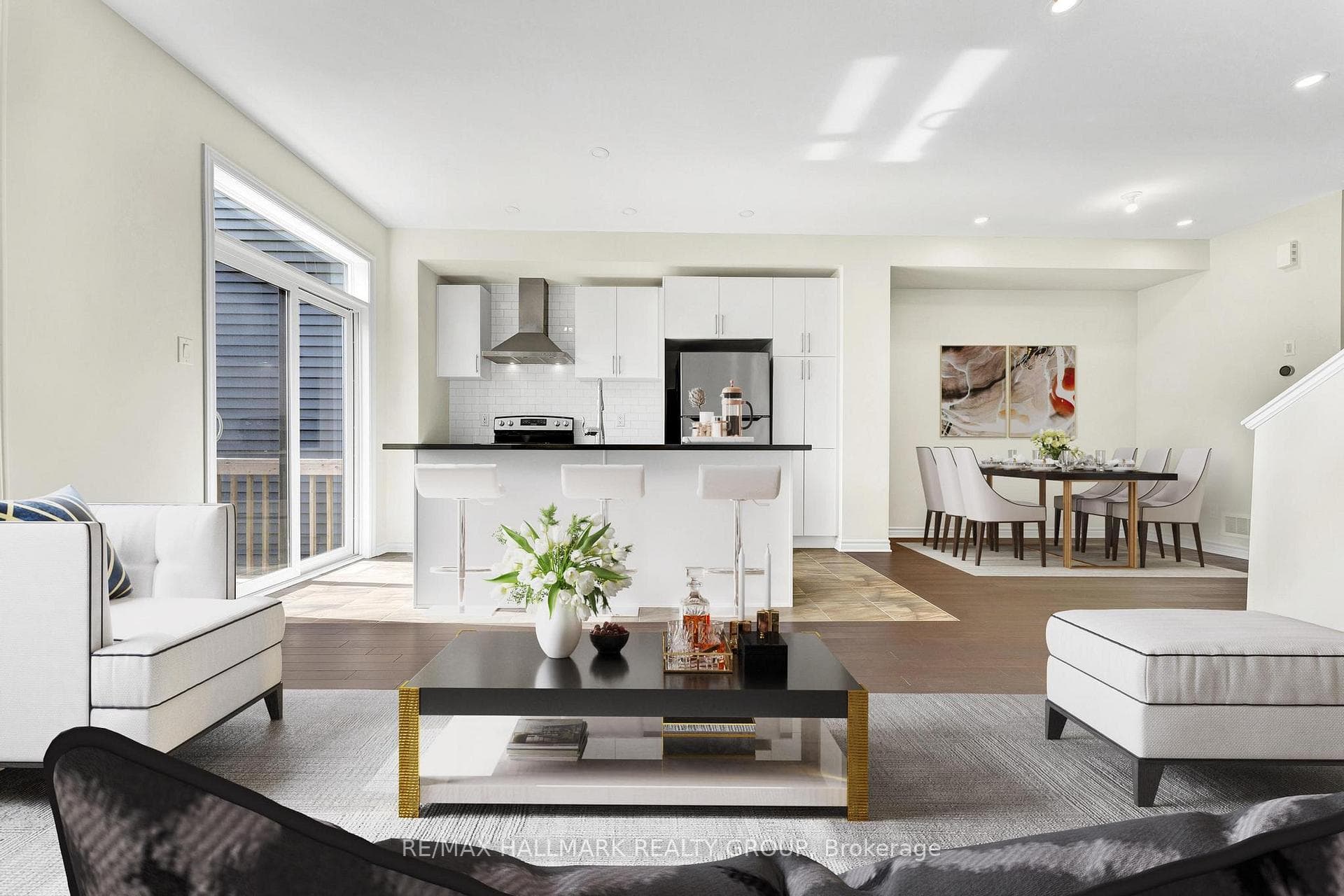 566 Cannes Crescent photo 7