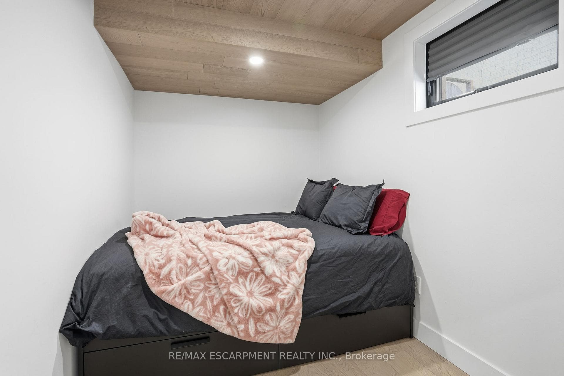 1311 Treeland Street photo 27