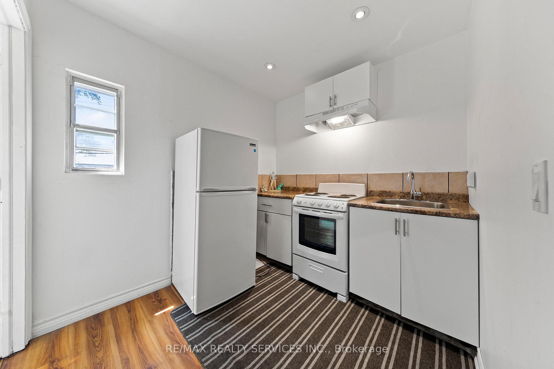 10 Rosswood Crescent photo 36