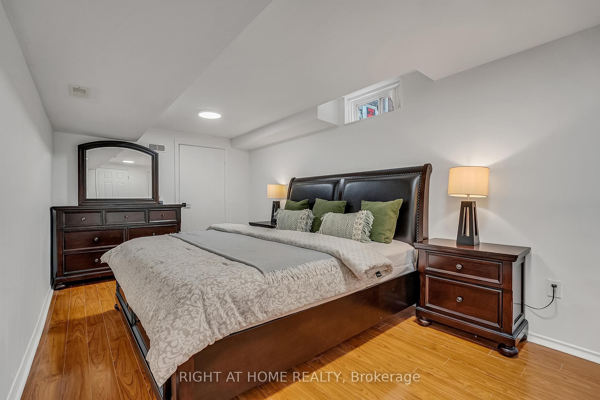 317 Atha Avenue photo 32