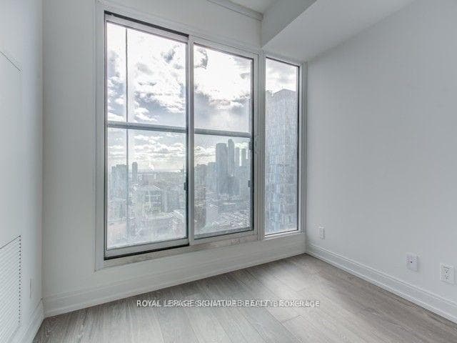 181 Dundas Street Unit 907 photo 6