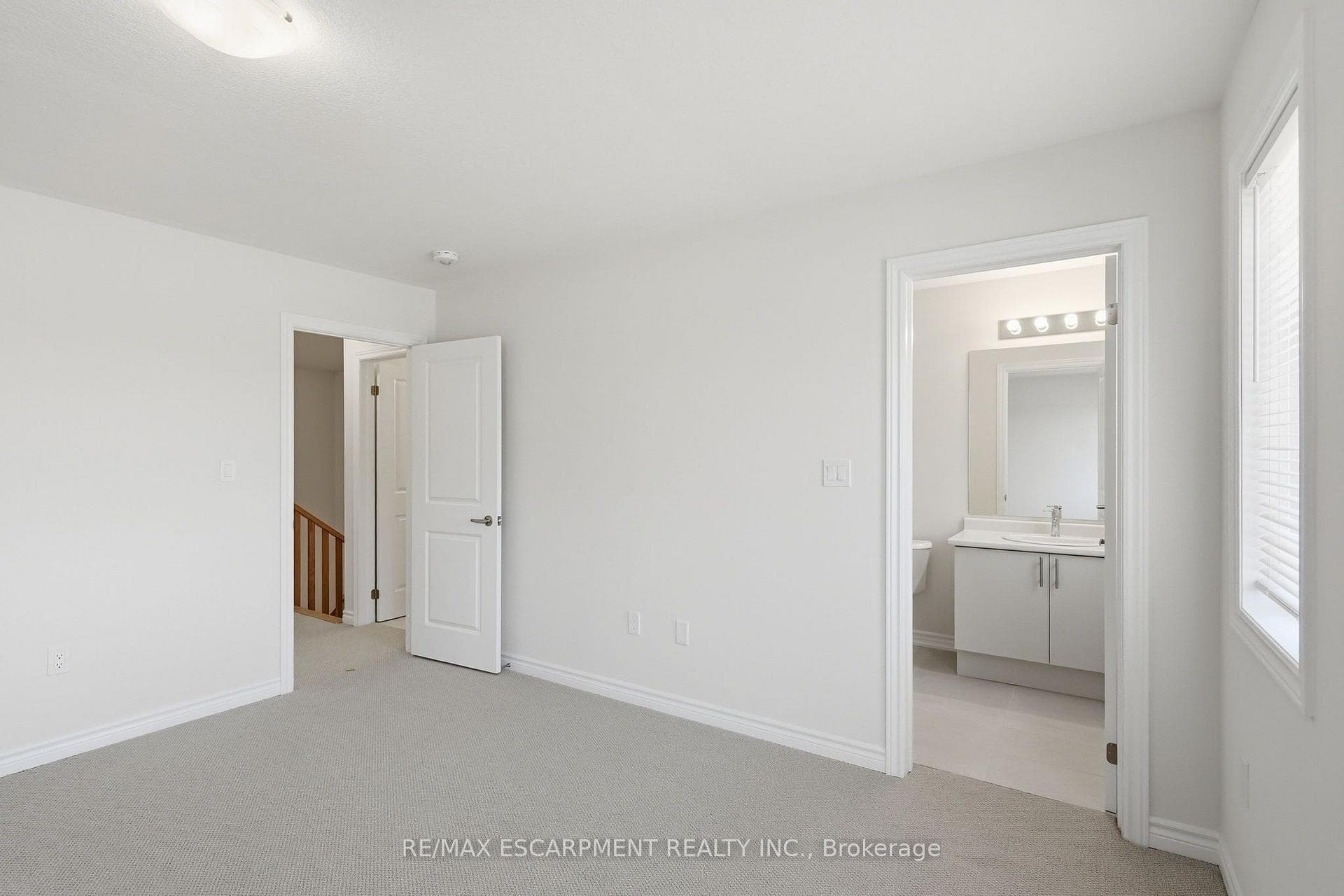 21 Chapman Road photo 28
