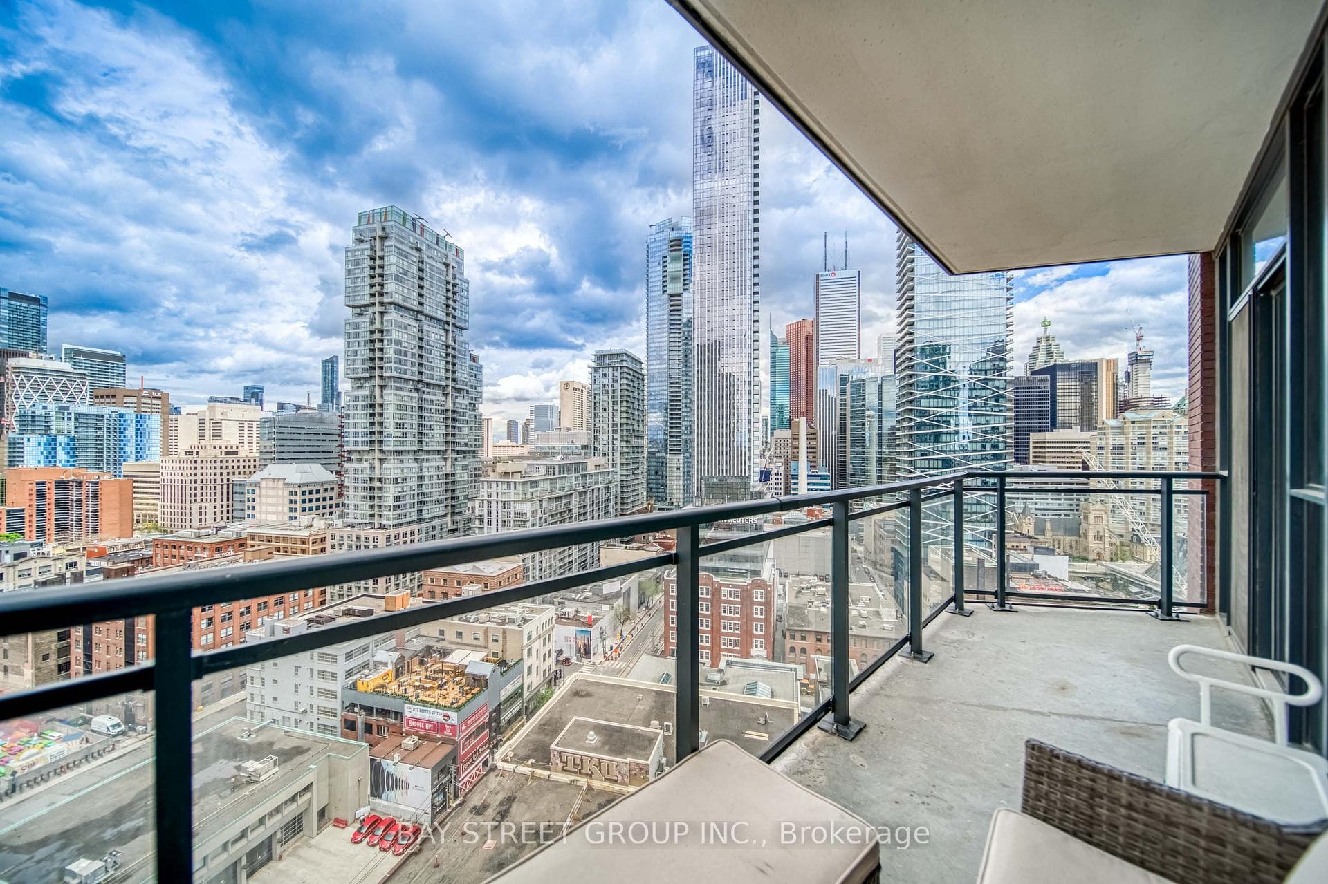 99 John Street Unit 1809 photo 26