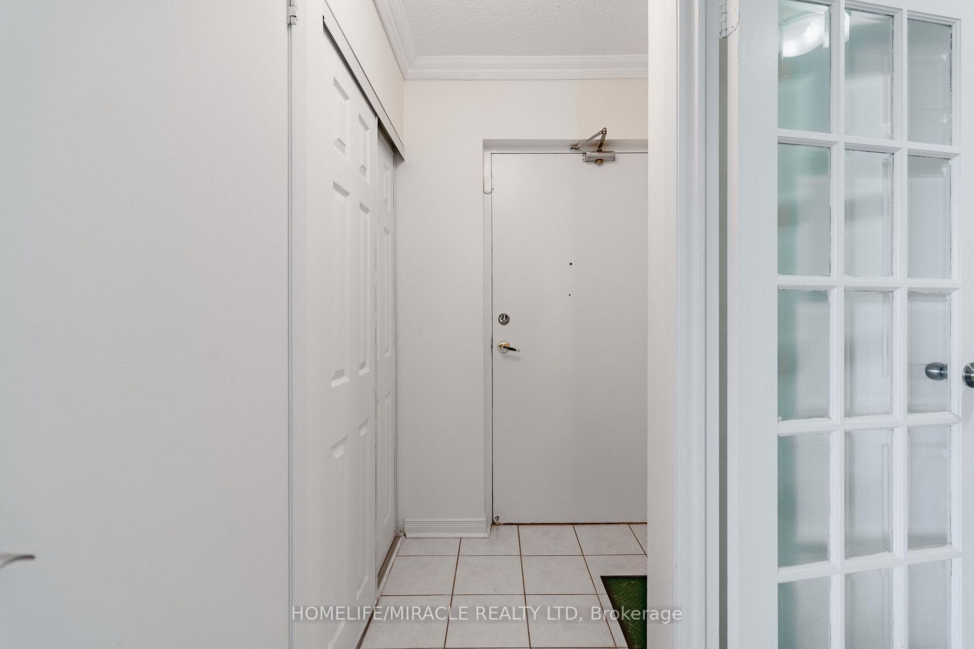 3025 Queen Frederica Drive Unit 807 photo 3