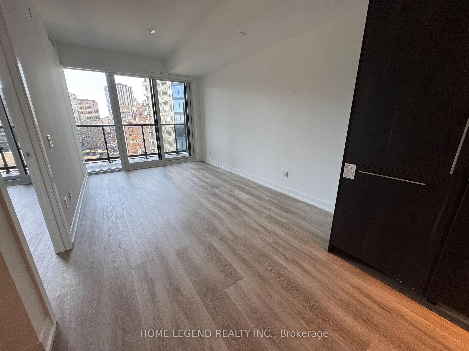771 Yonge Street Unit 1501 photo 3