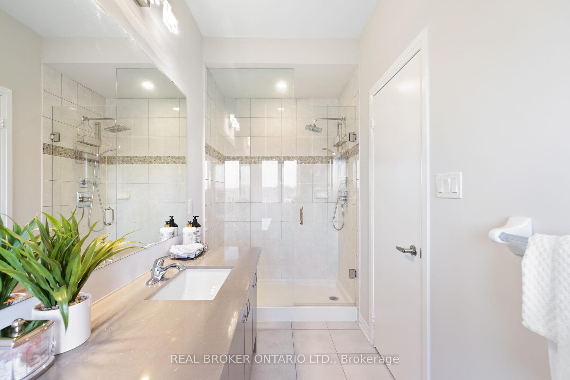 Primary Ensuite 4 Pc With Spa Tub