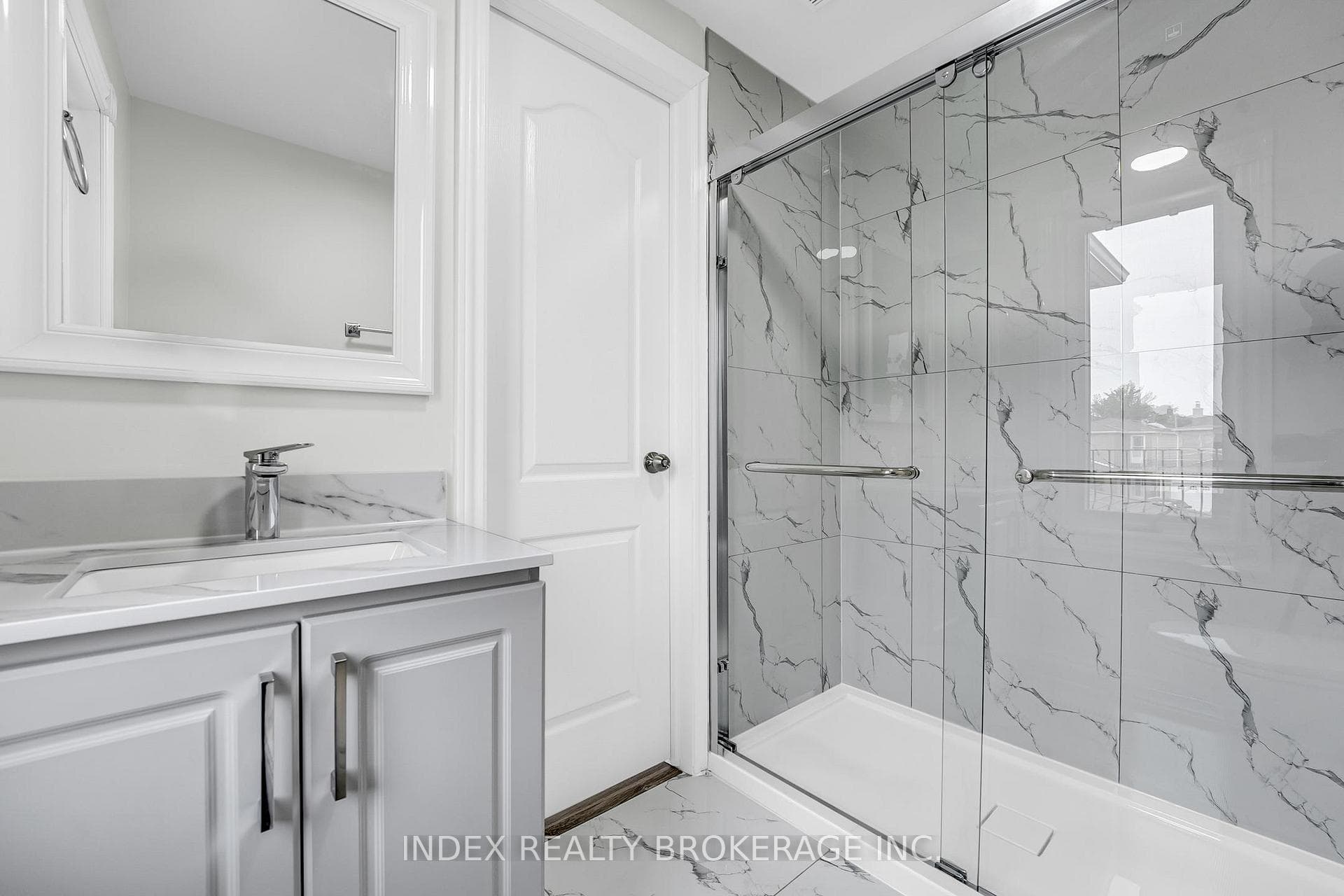 6 Banting Crescent photo 15
