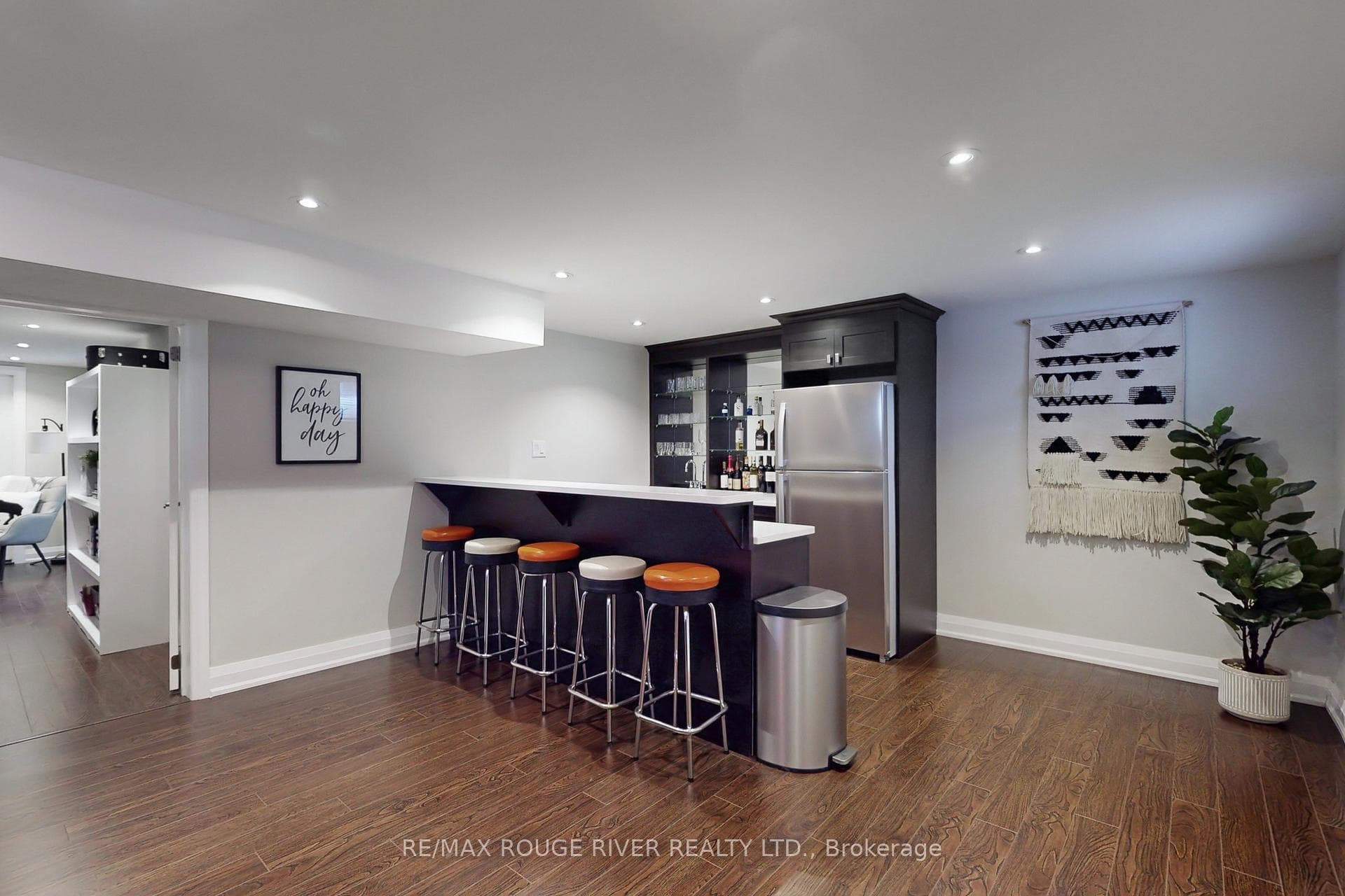 Built-in wet bar