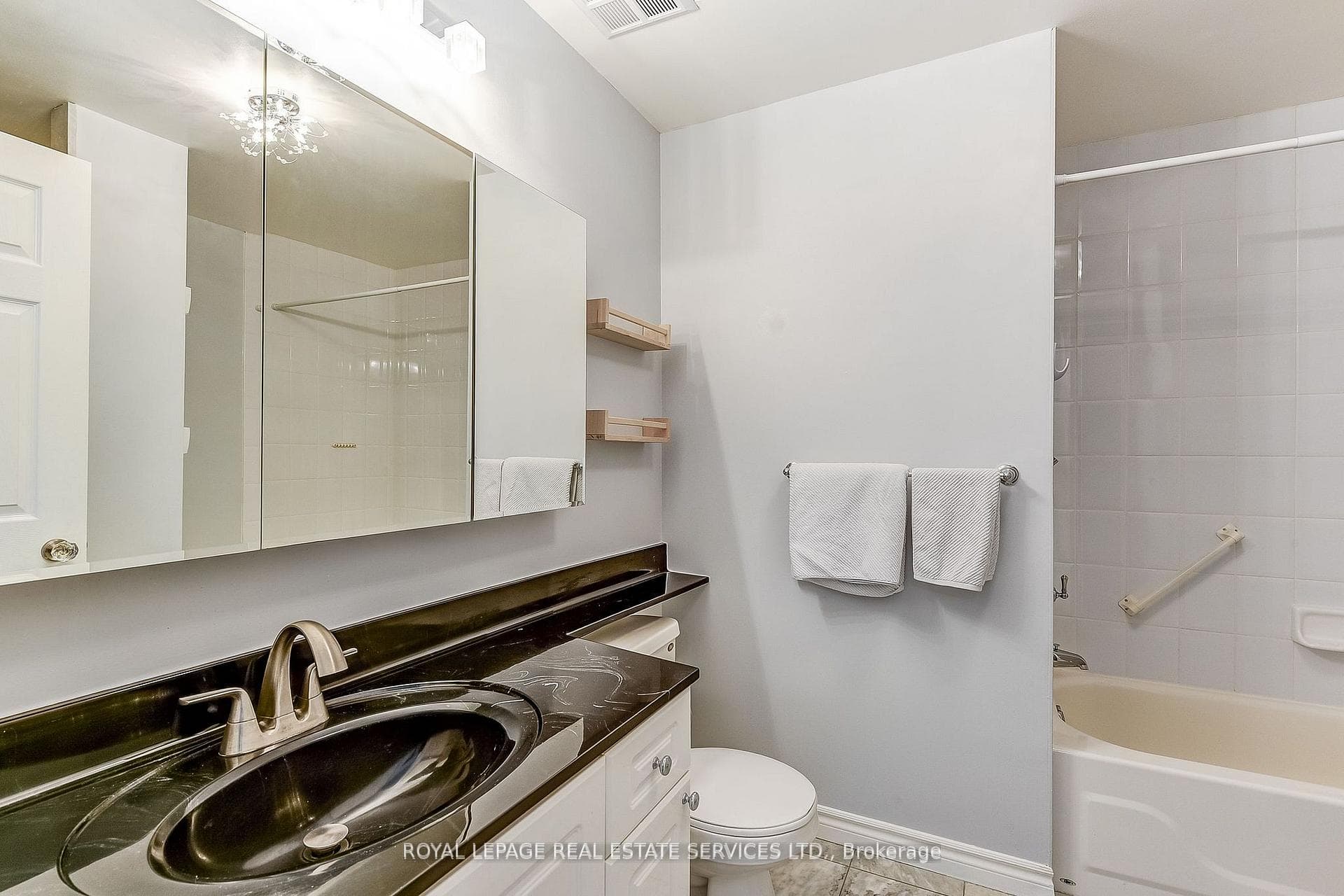 935 Royal York Road Unit 208 photo 34