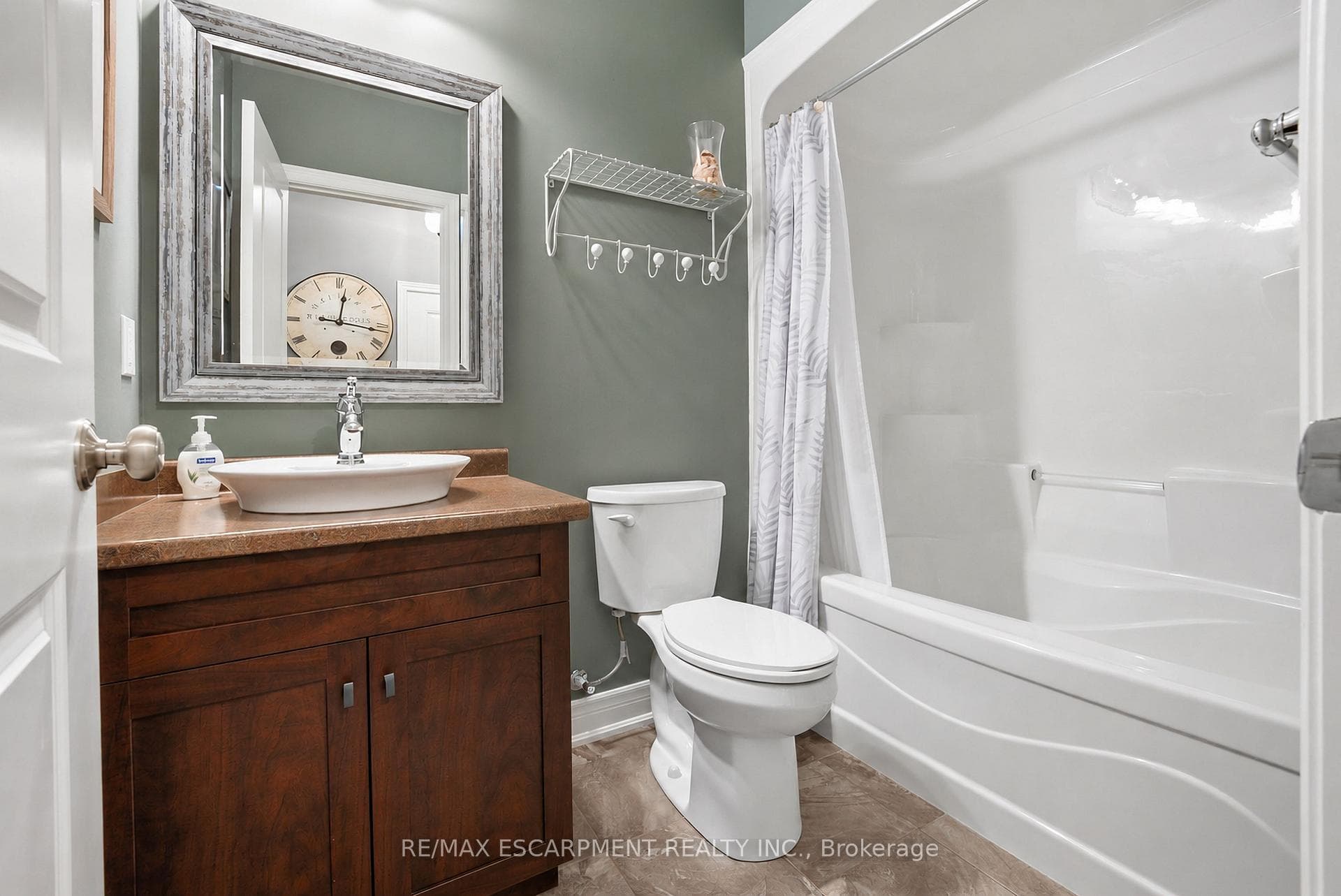 33 Pierpoint Drive photo 19