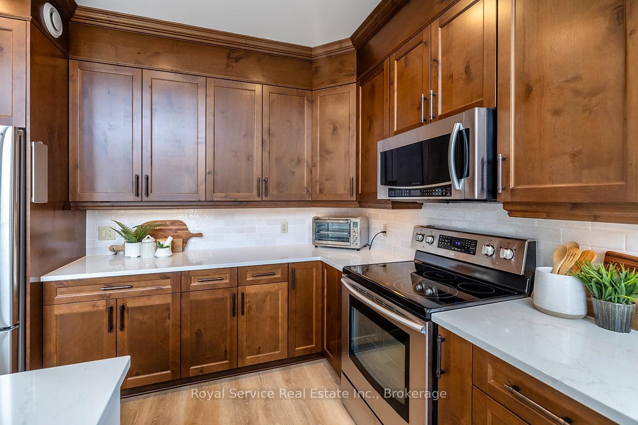709 Carveth Drive photo 10