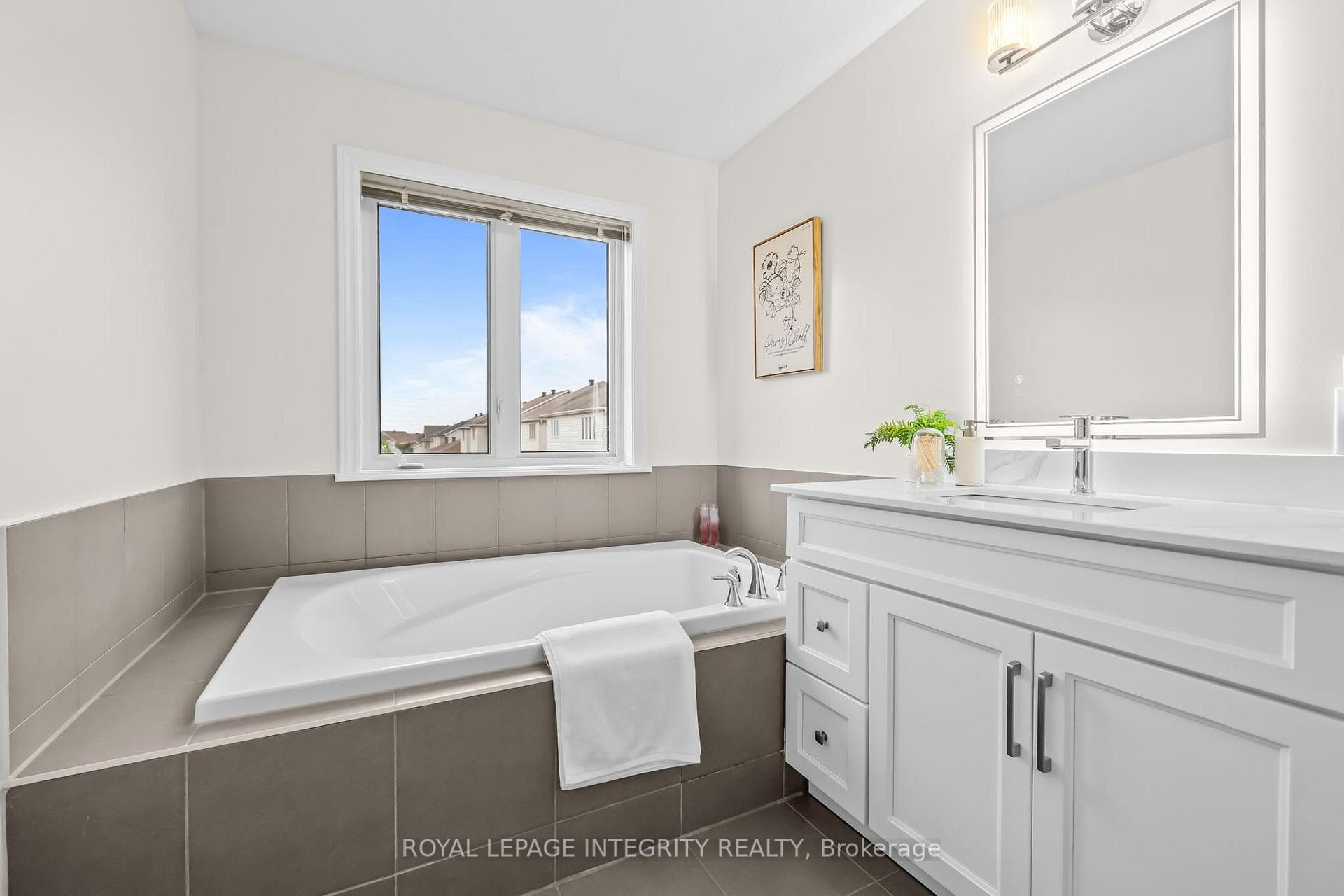 4 piece ensuite bath