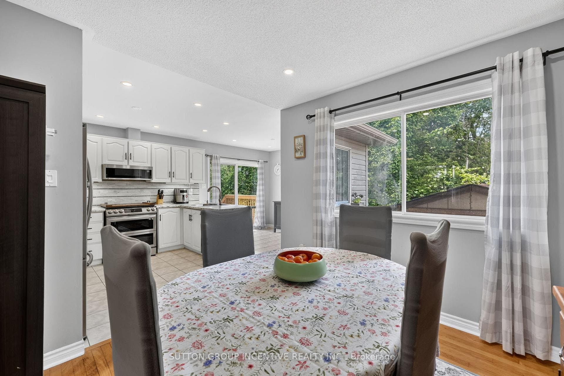 2248 Douglas Avenue photo 11