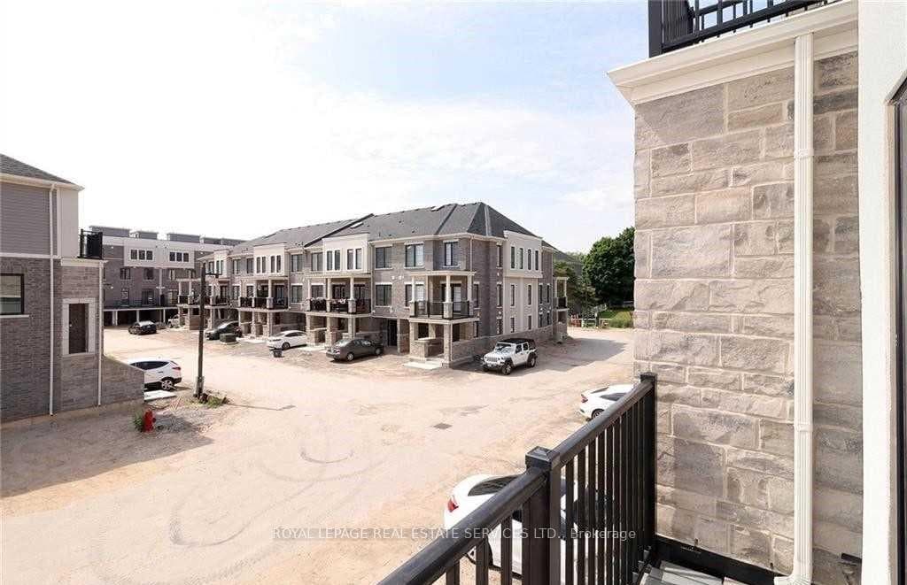 383 Dundas Street Unit 11 photo 23