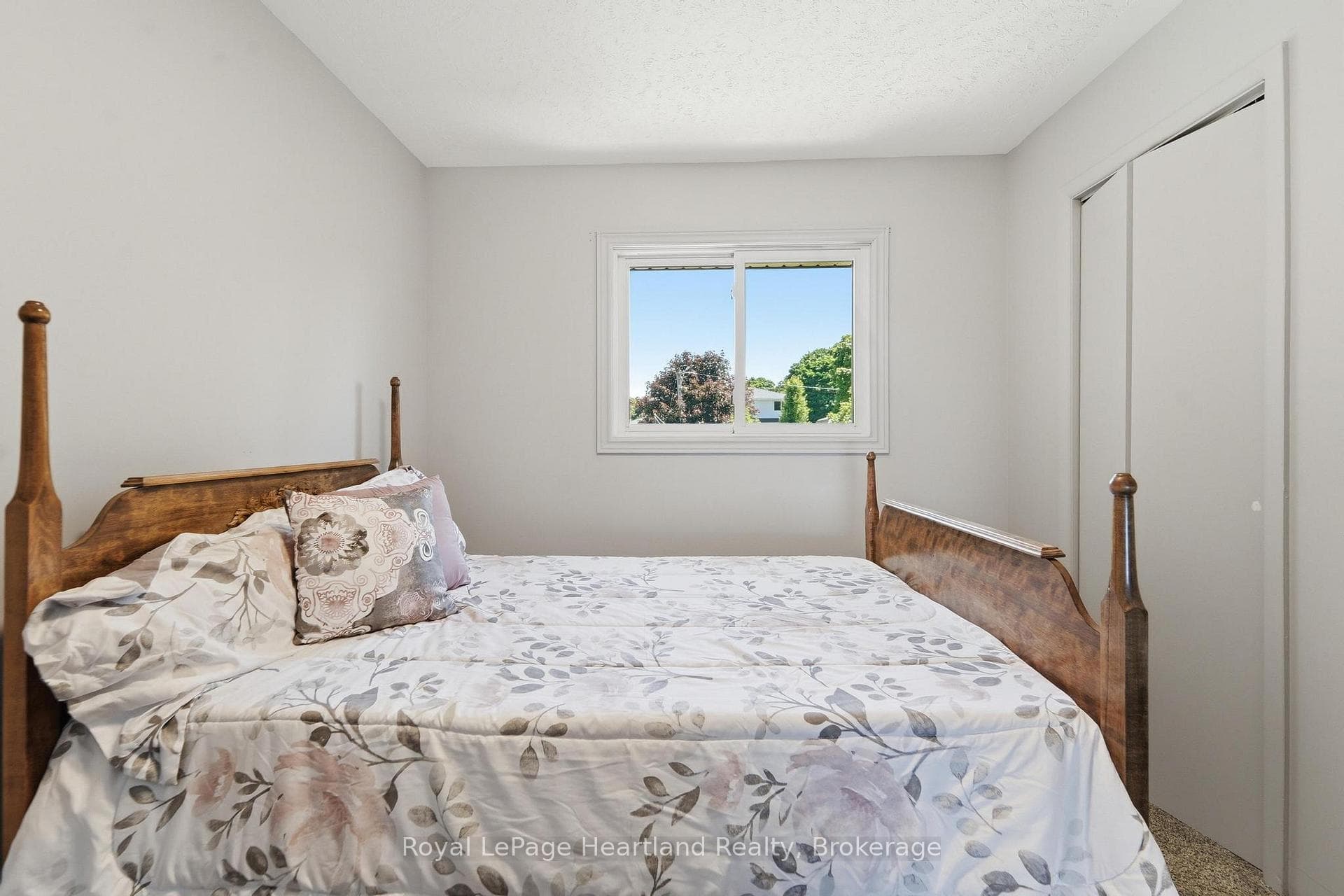 235 Hincks Street photo 16