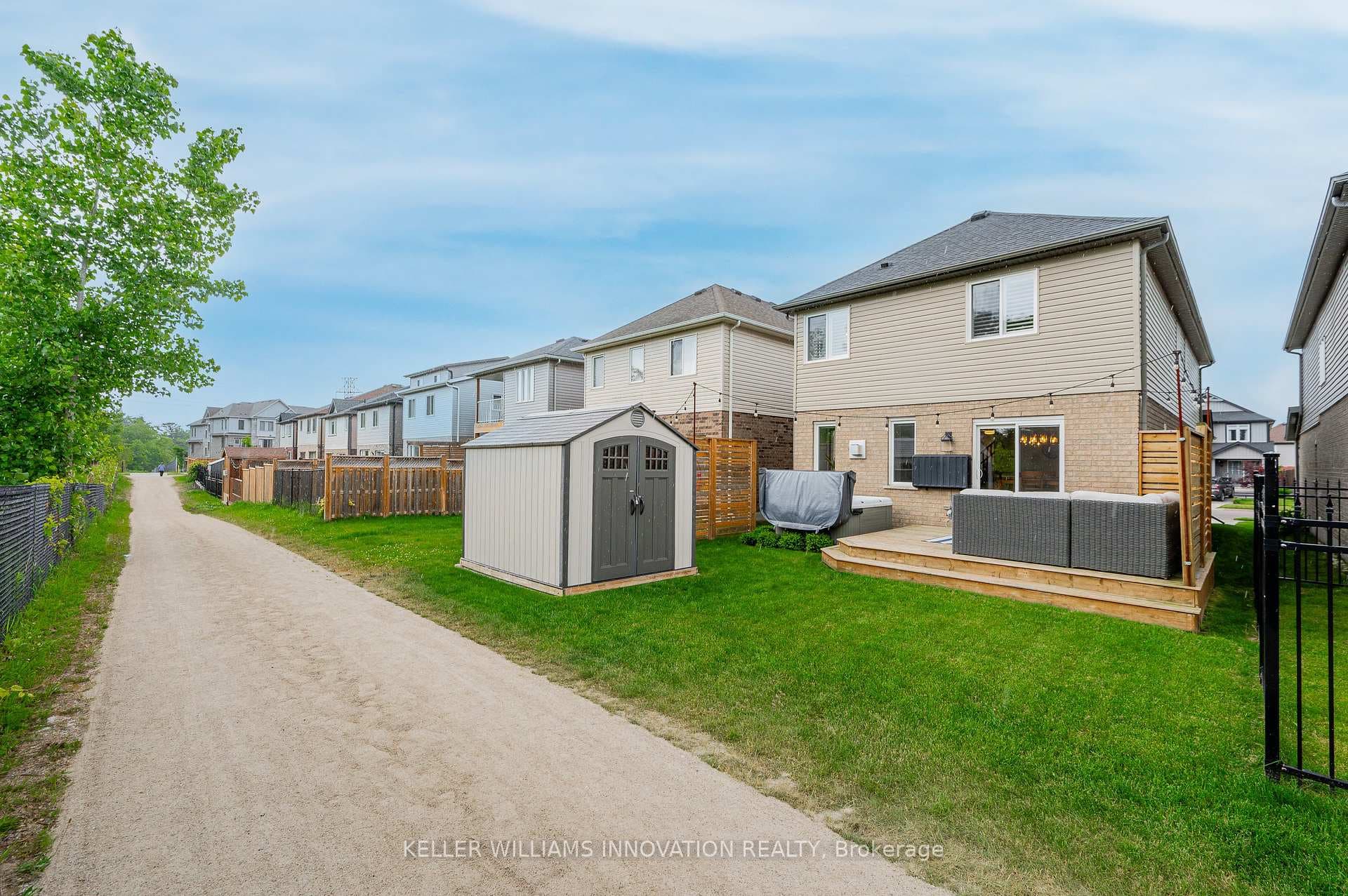 230 Moorlands Crescent photo 32