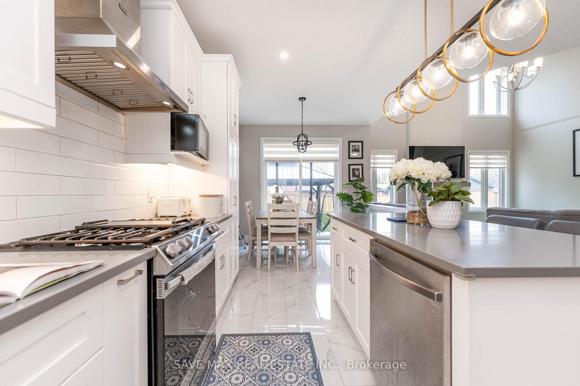 56 BURTON Street photo 10