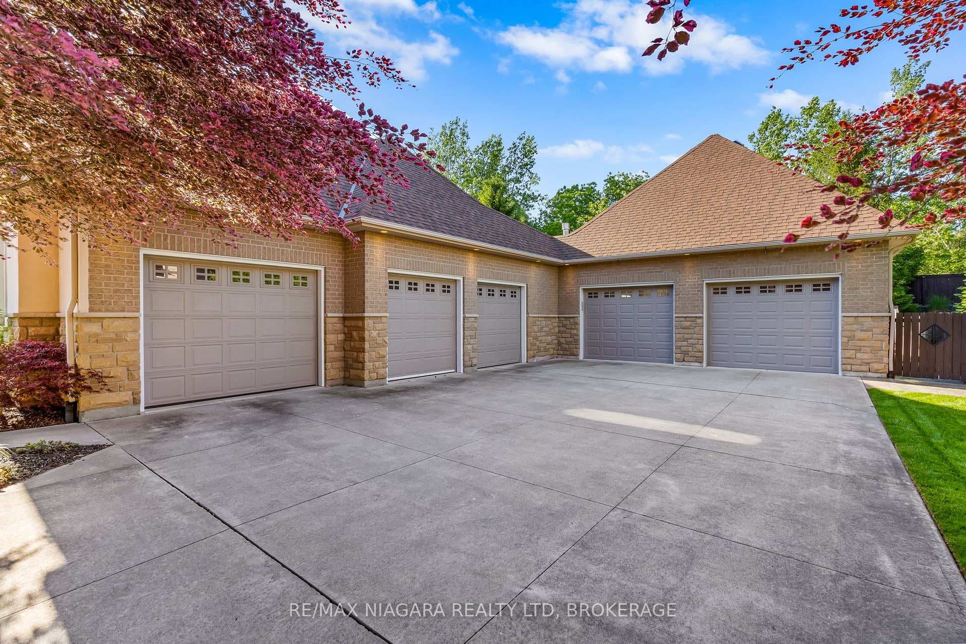 6775 Domenic Crescent photo 6