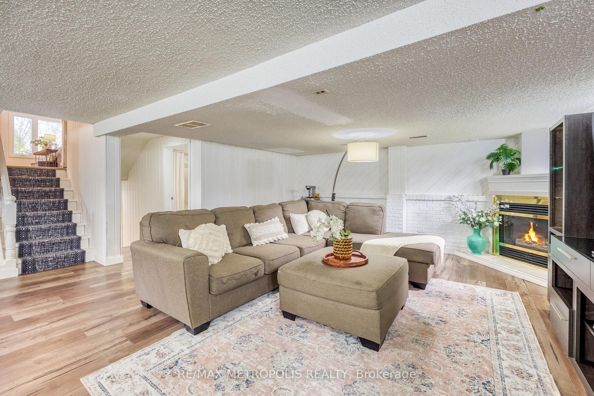 485 Bentinck Drive photo 24