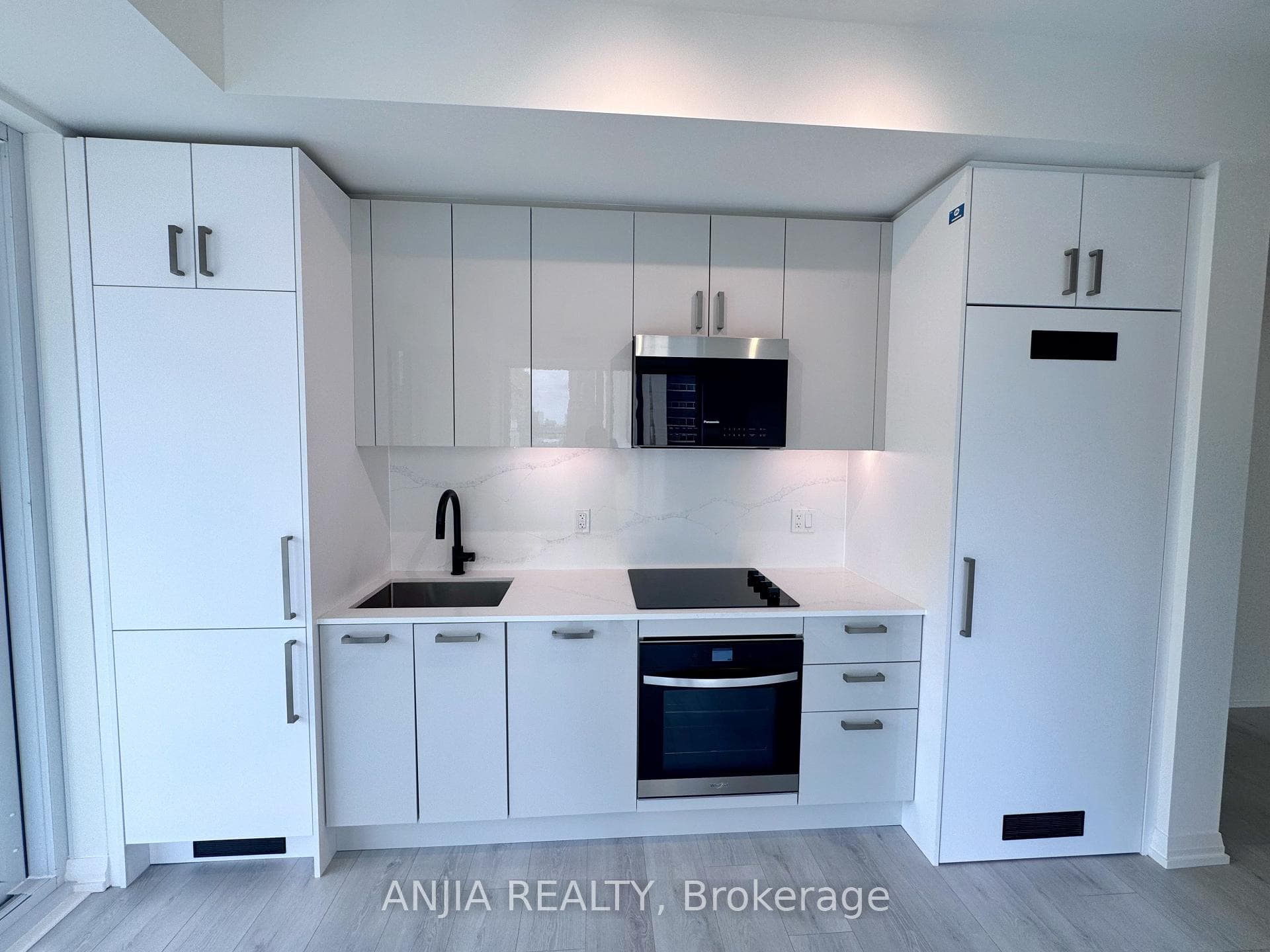 280 Dundas Street Unit 802 photo 1