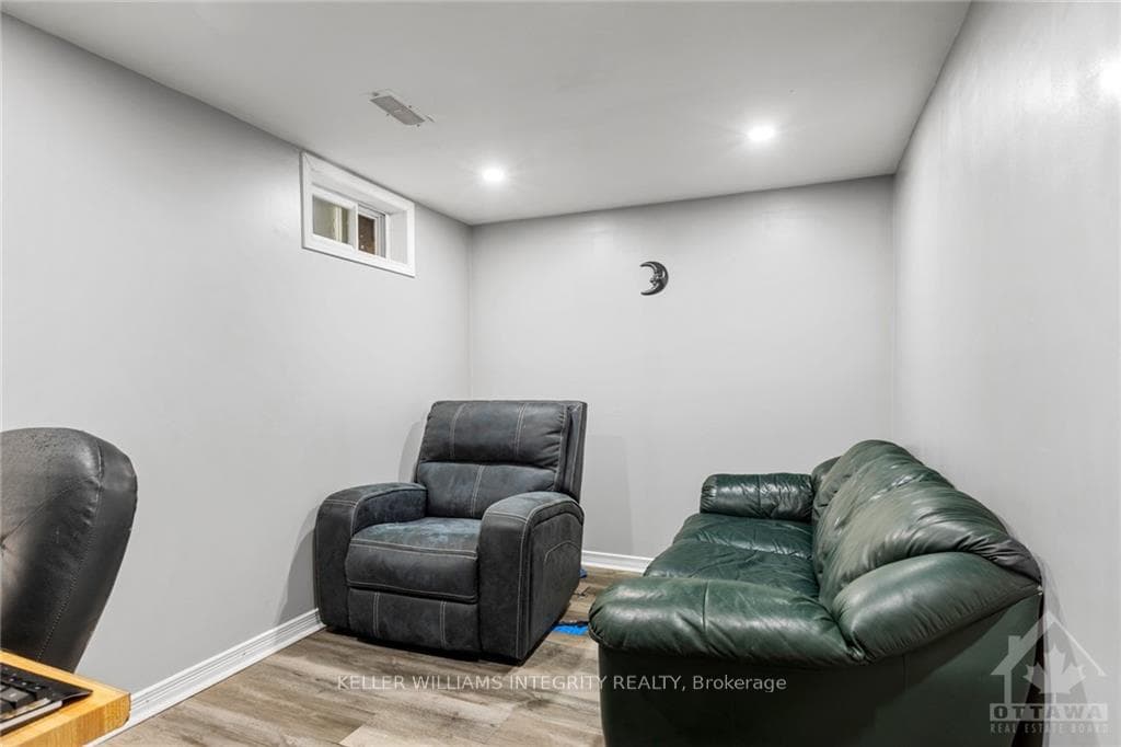 2523 HUNTERS POINT Crescent photo 27