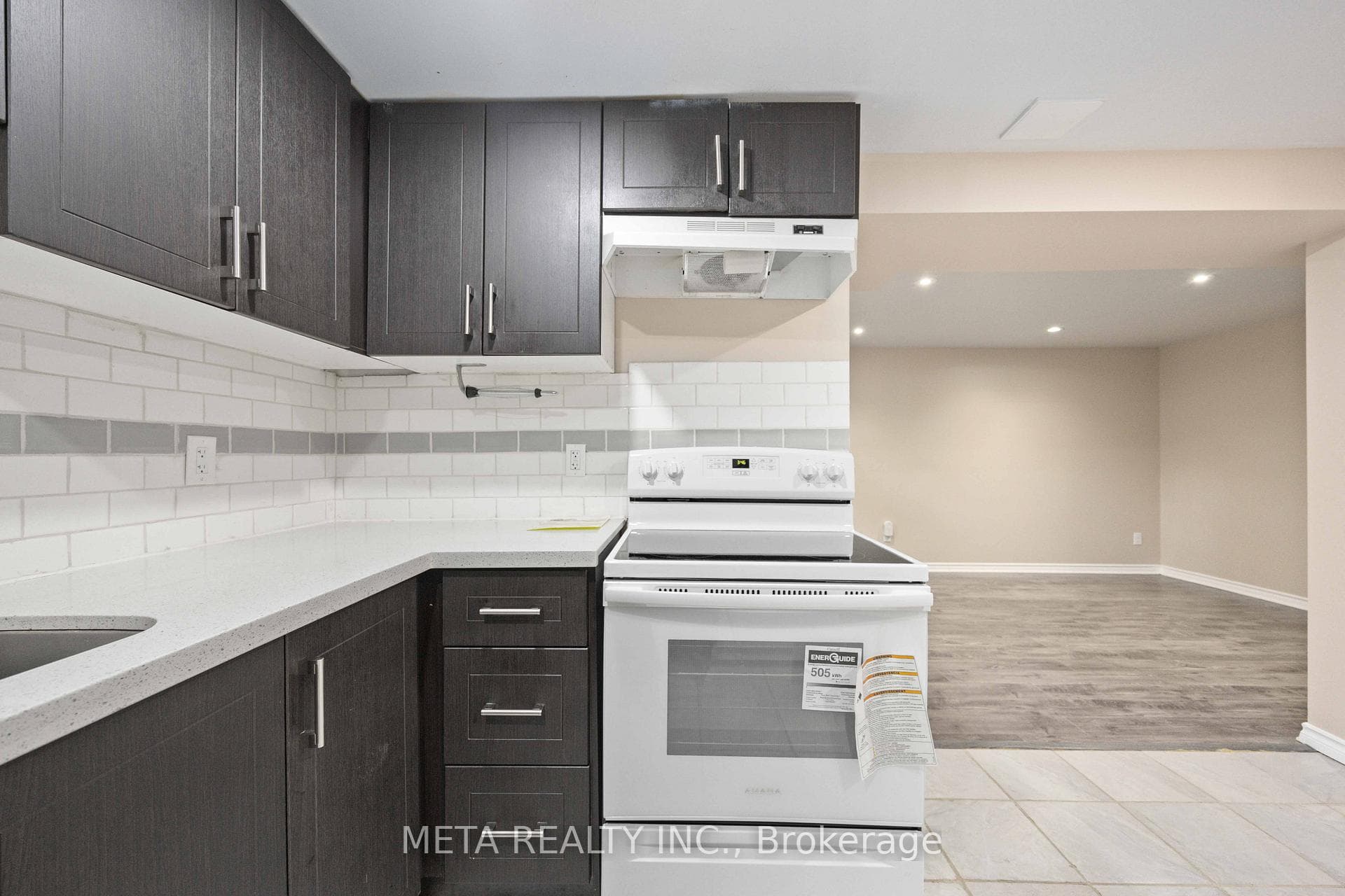 220 Bassett Boulevard Unit (Bsmt) photo 18