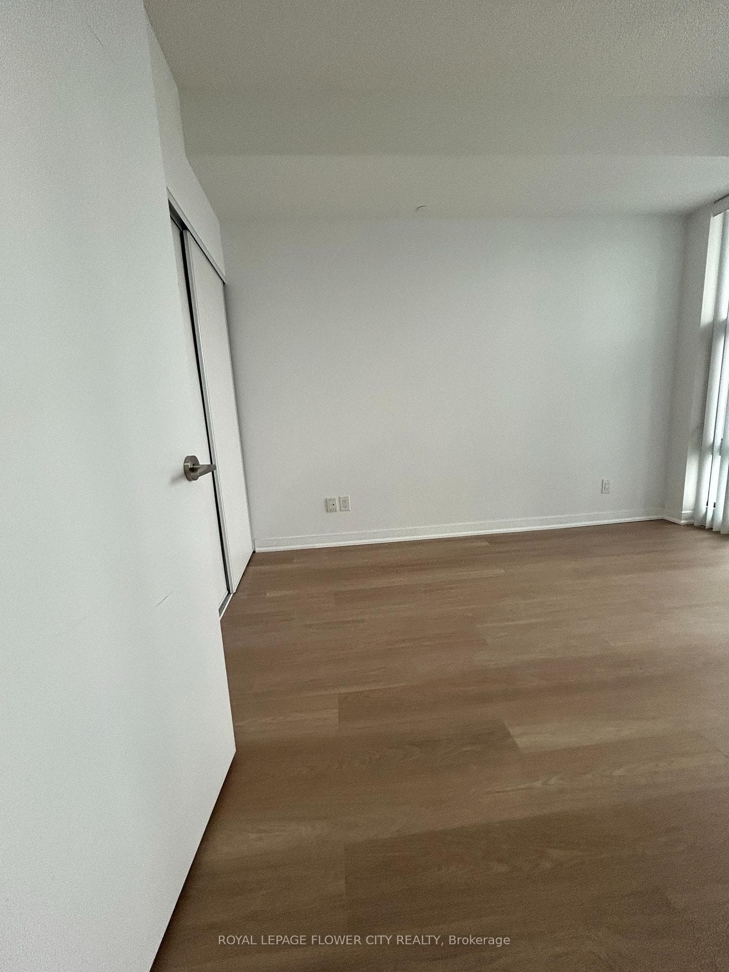 85 Duke Street Unit 1211 photo 9