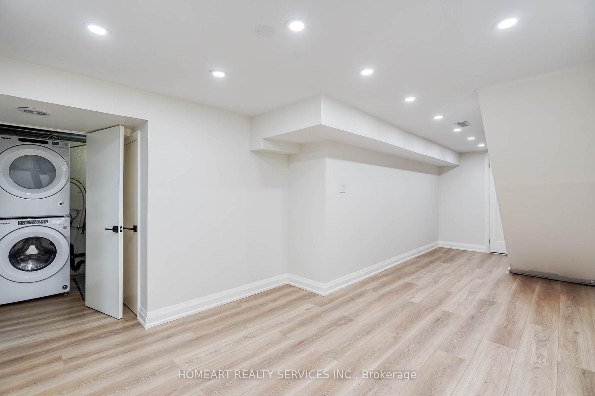 2 Camelot Way photo 28