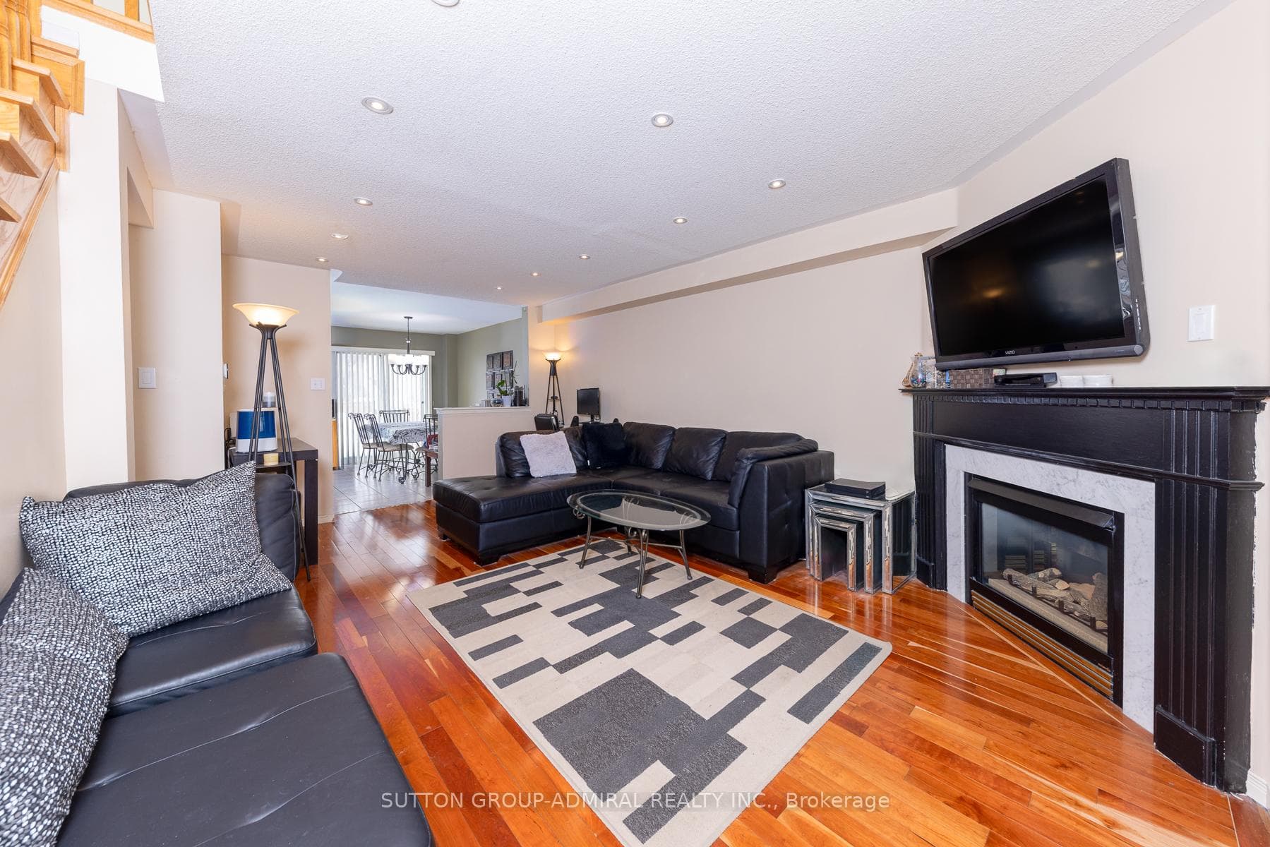 119 Foxfield Crescent photo 7