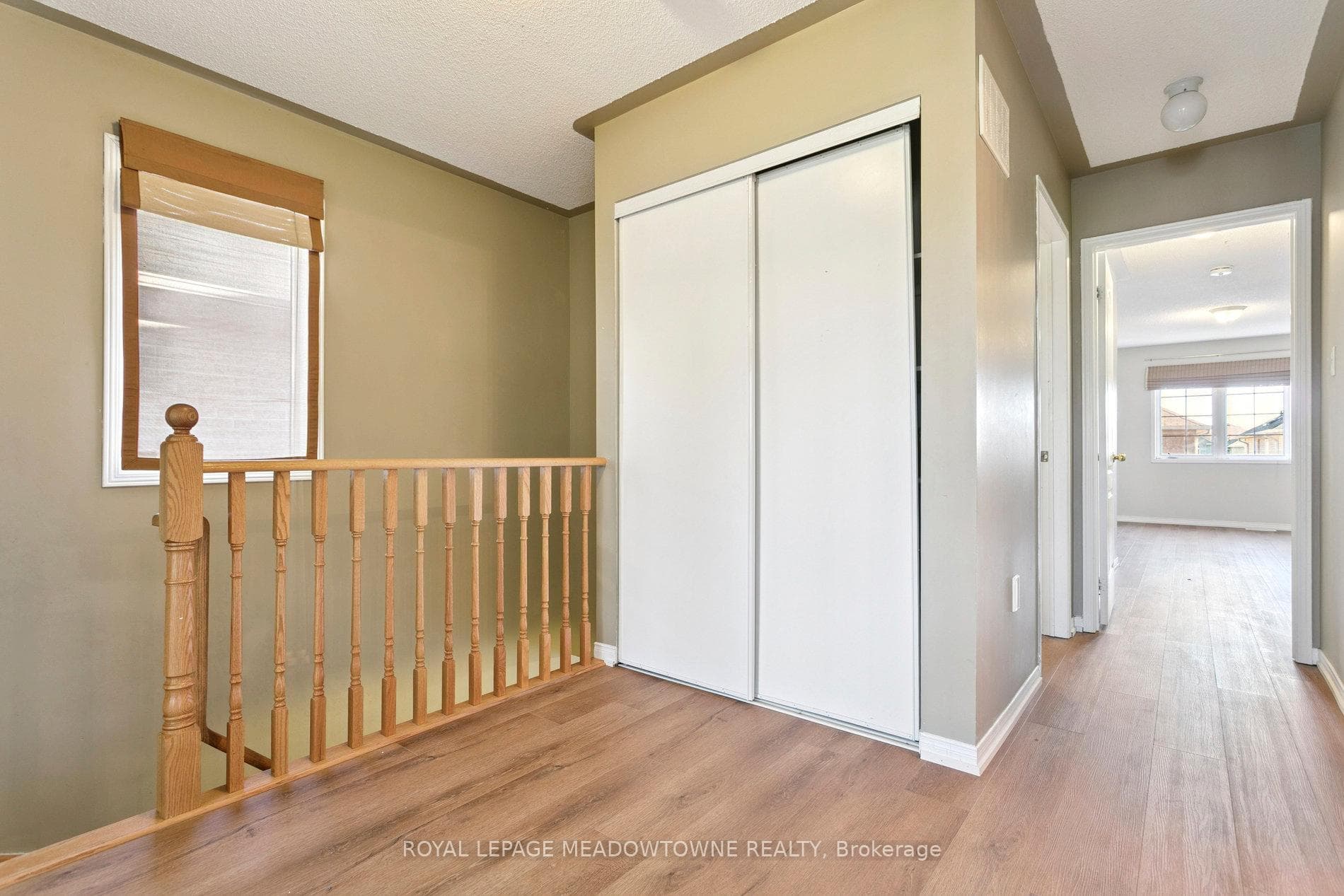 132 Crystalview Crescent Unit Upper photo 23