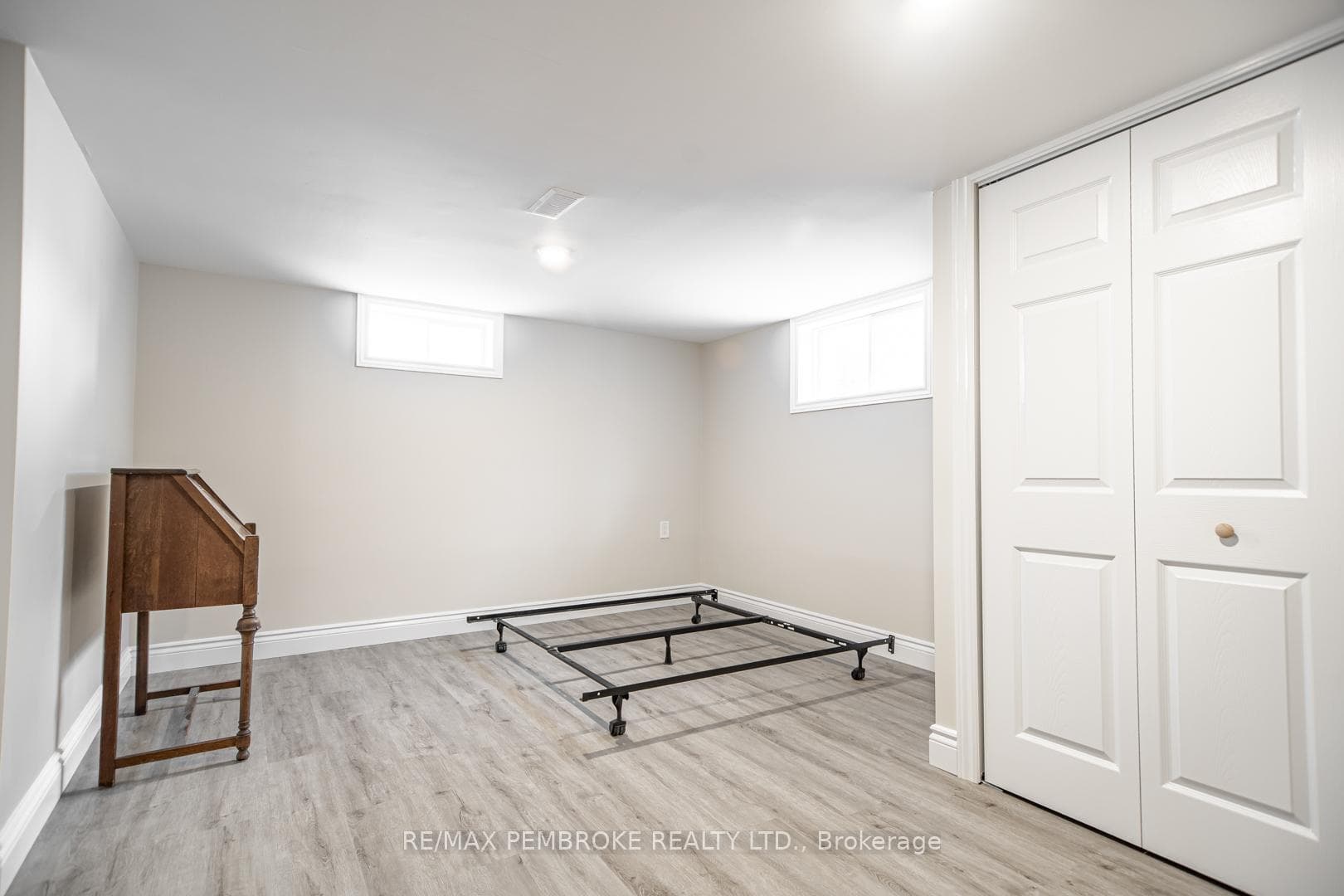 341 Perreault Street photo 20