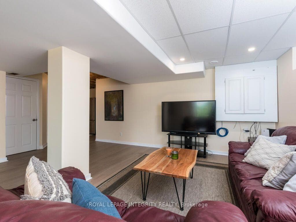 111 Comba Drive photo 28
