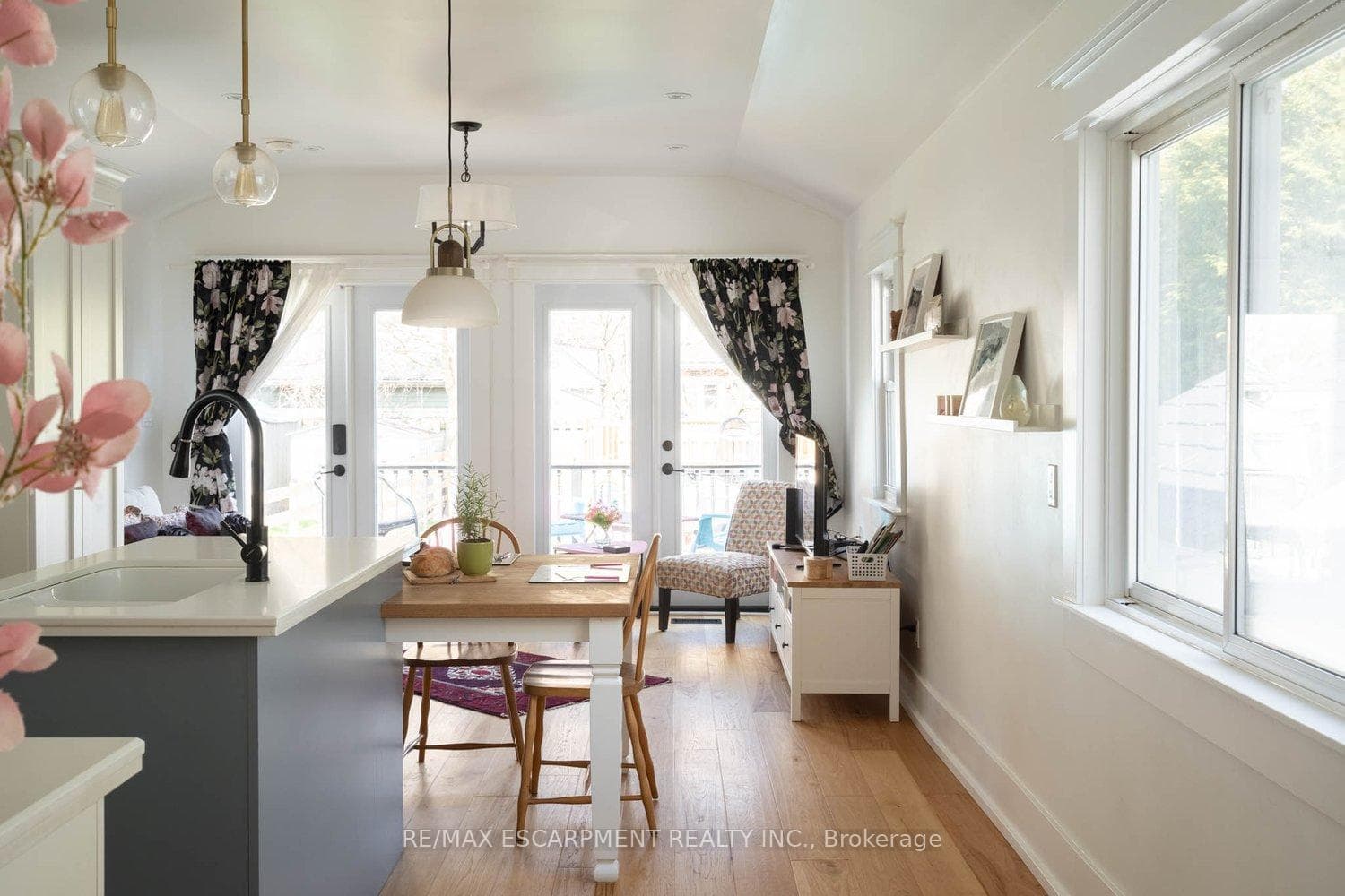 327 Park Street photo 29