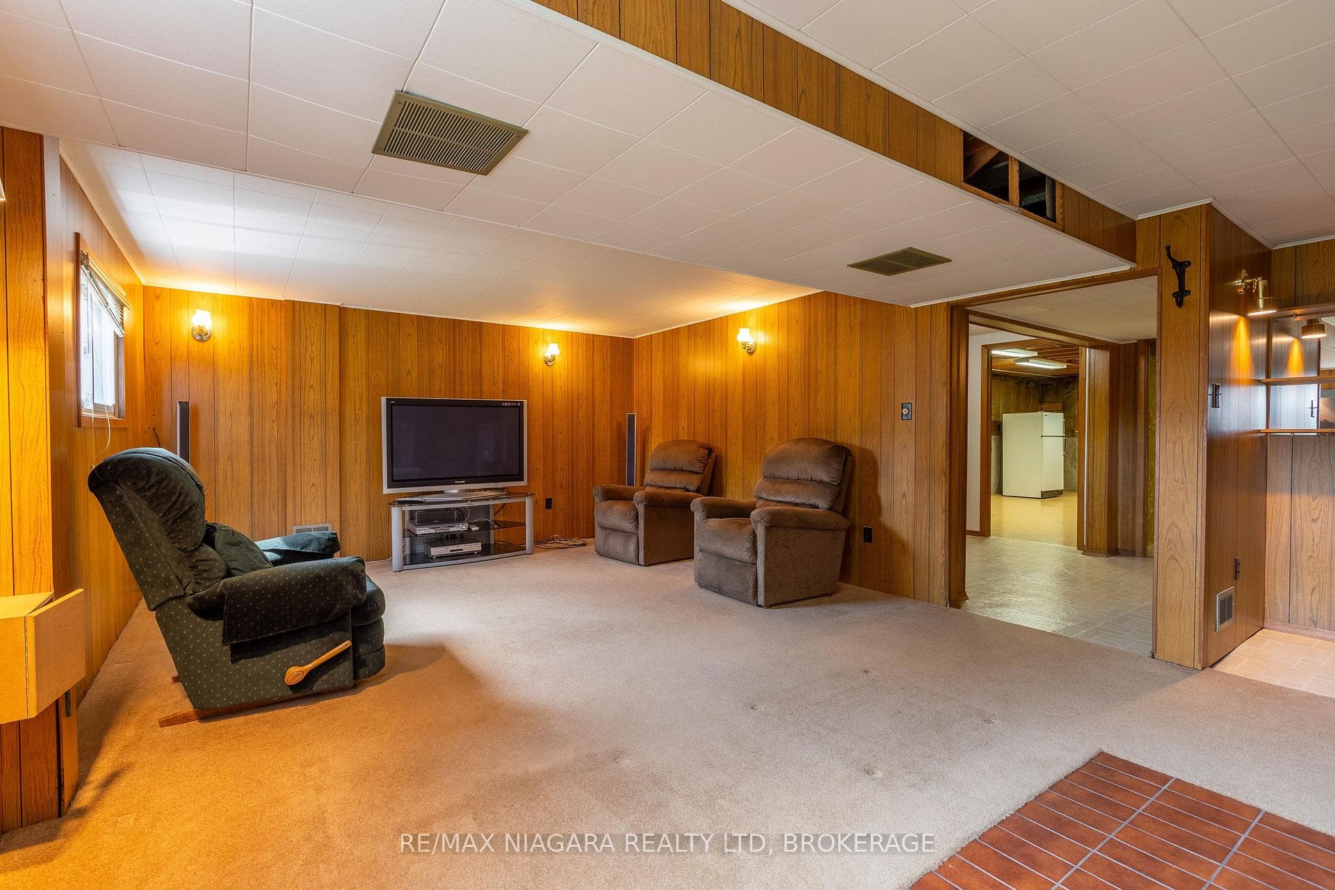 82 Westwood Crescent photo 16