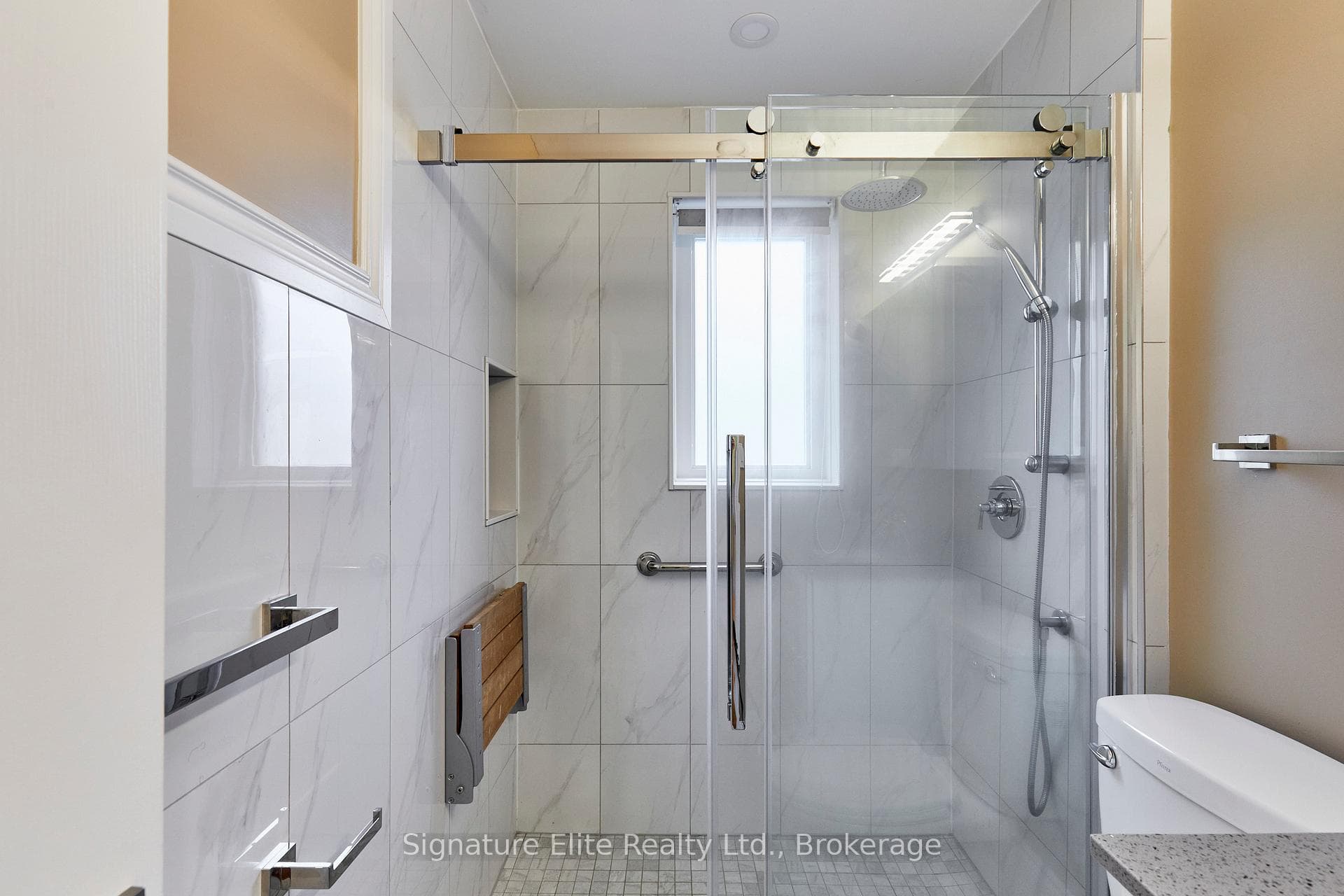 100A Kitchener Road Unit Upper photo 16