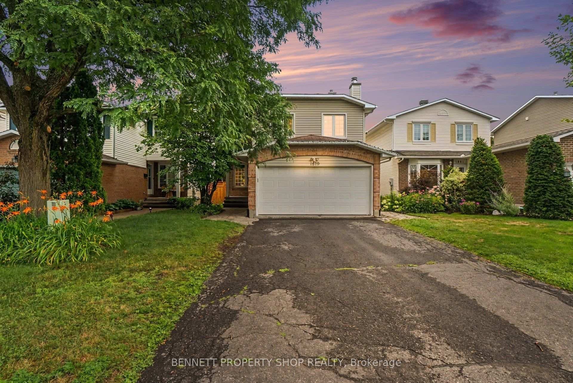 1879 Leclair Crescent photo 25