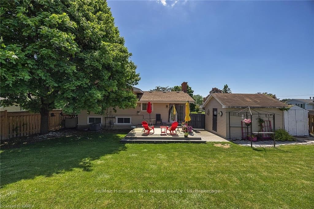 39 ROTHWELL Avenue photo 3