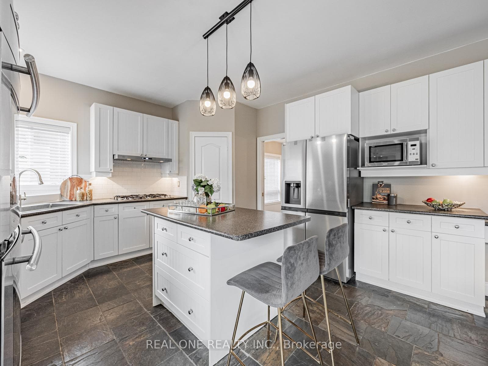 51 Hanson Crescent photo 12