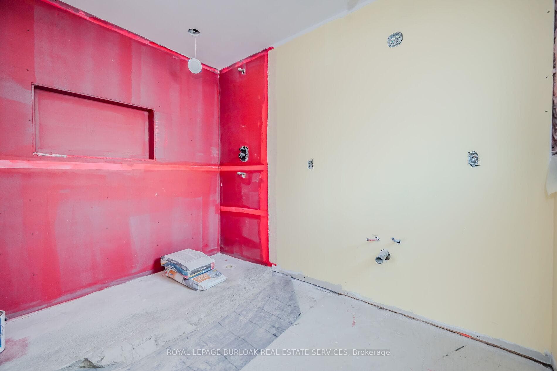 640 Dynes Road photo 23