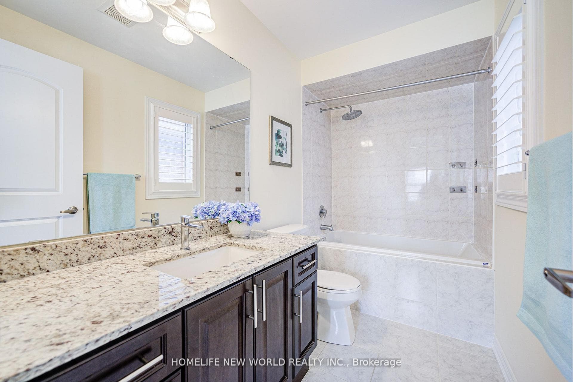 88 Roth Street photo 27