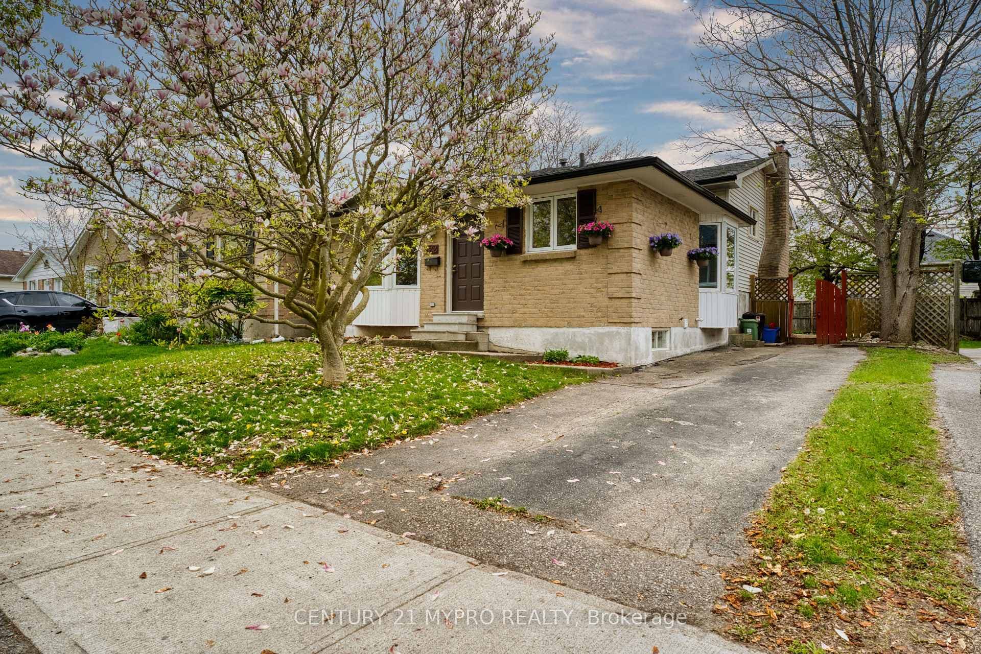 122 Olympic Crescent photo 1
