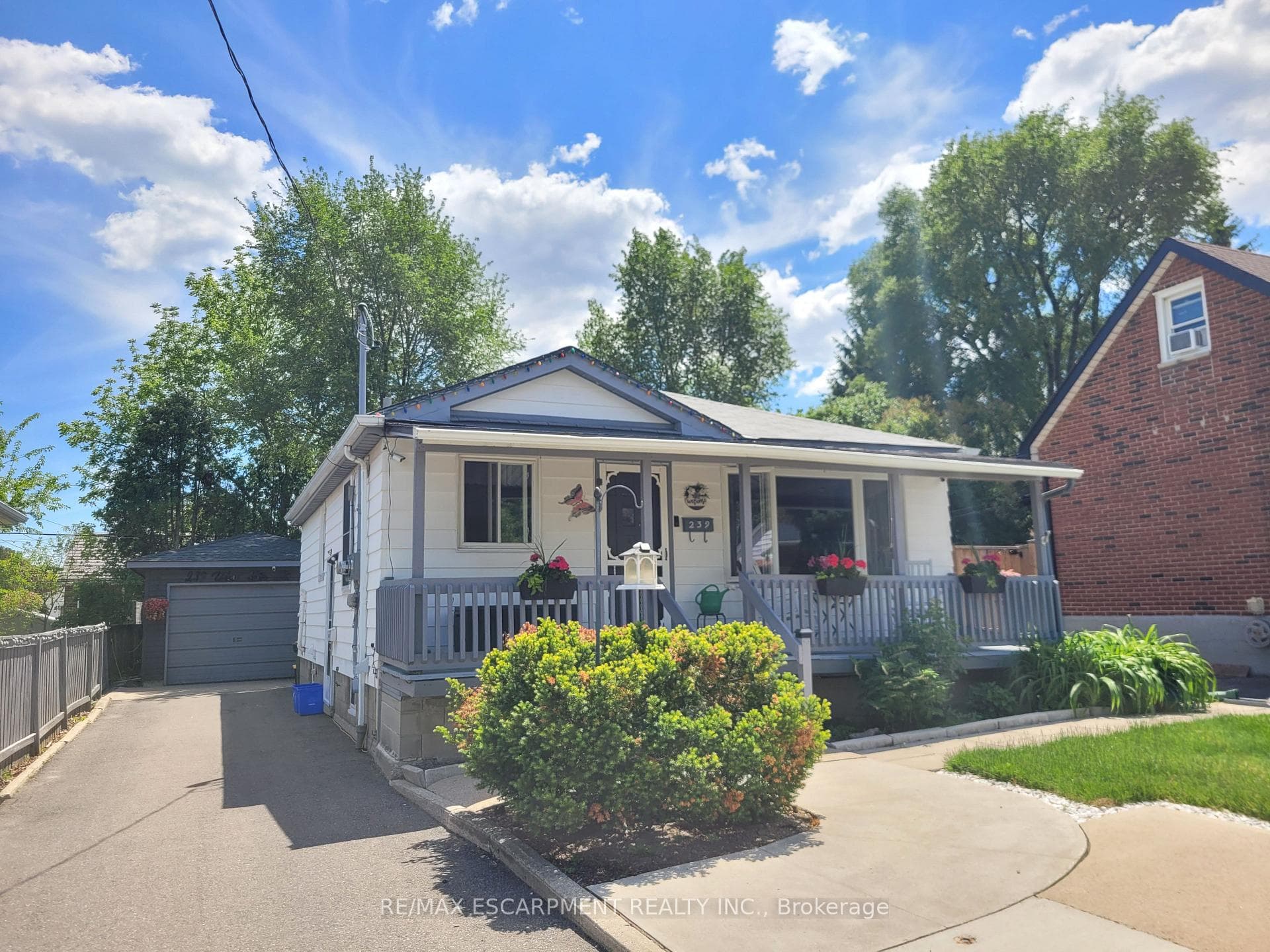 239 WEST 18TH Street photo 2