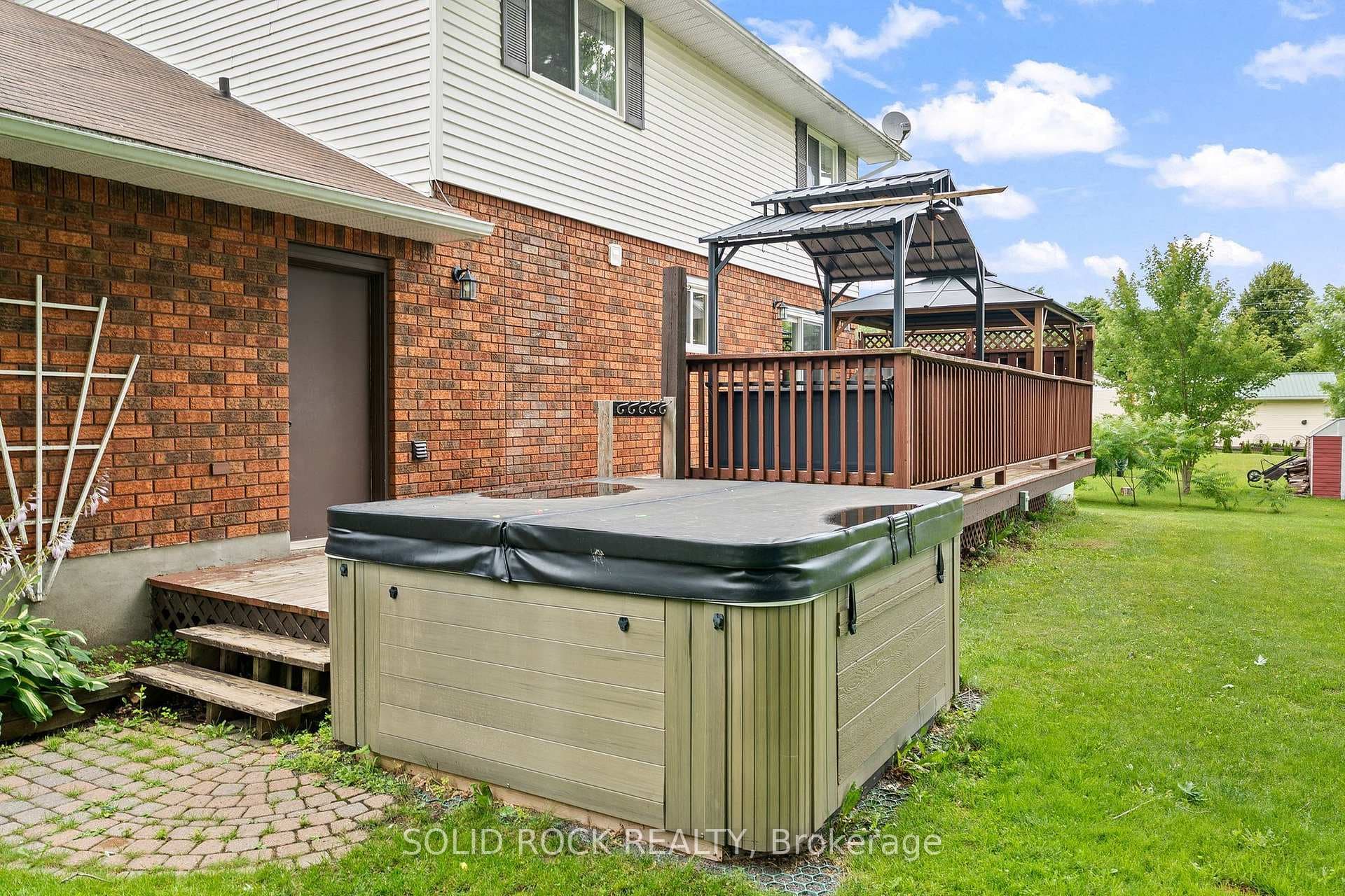 708 Mckenzie Avenue photo 32